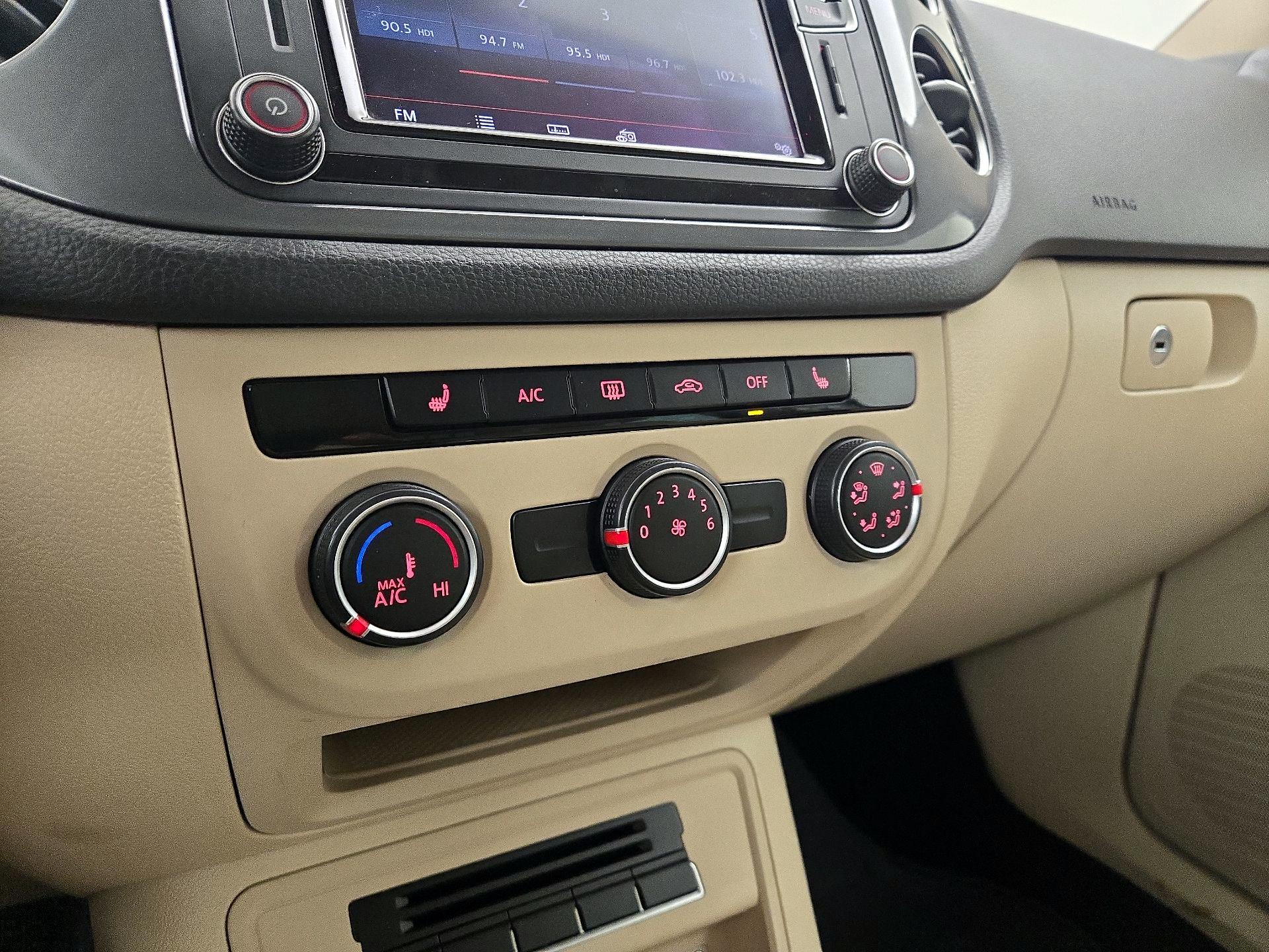 Thumbnail: 2016 Volkswagen Tiguan - 17