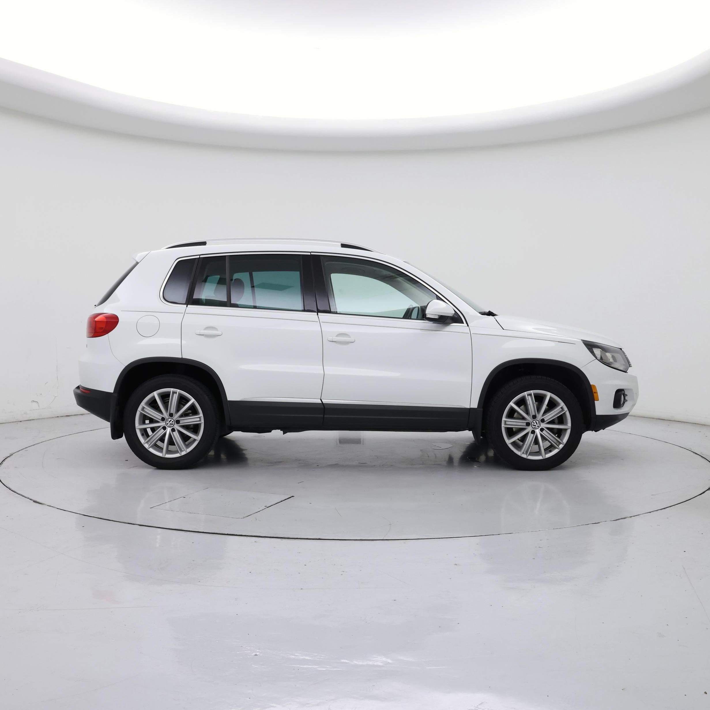 Thumbnail: 2016 Volkswagen Tiguan - 7