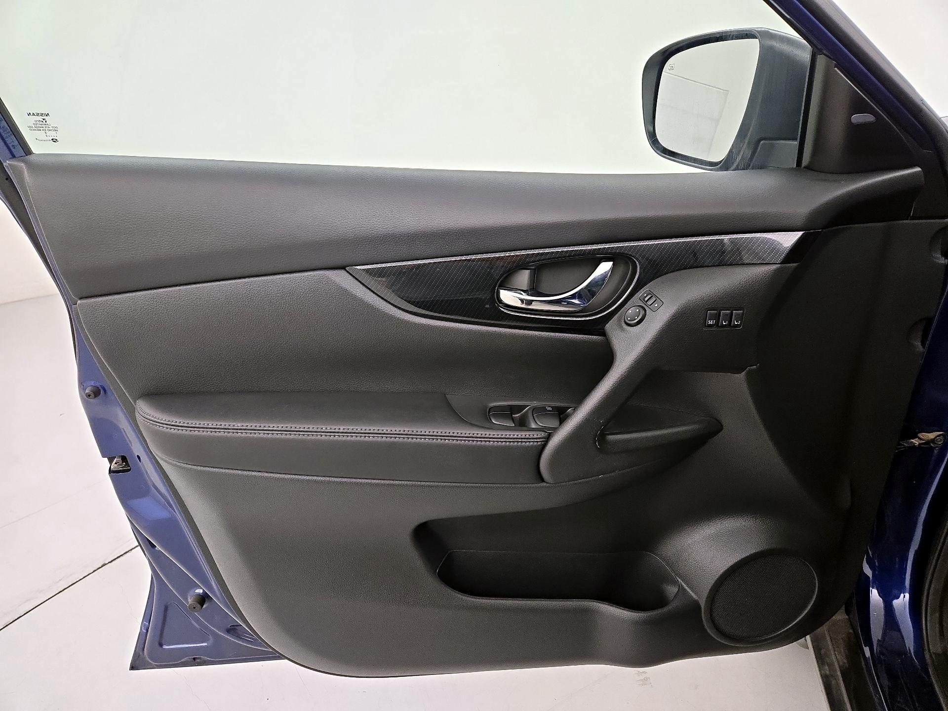 Thumbnail: 2019 Nissan Rogue - 12