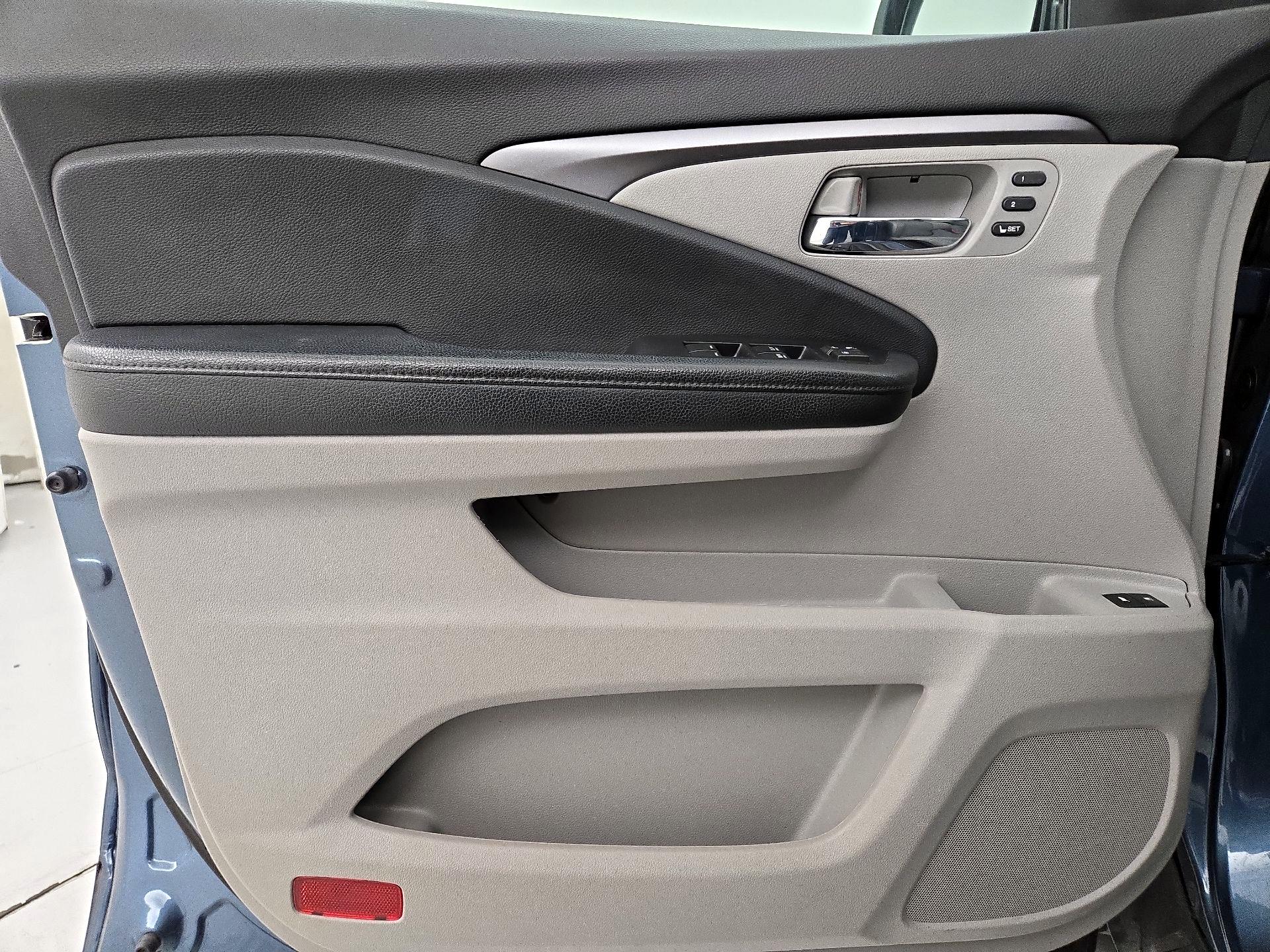 Thumbnail: 2019 Honda Pilot - 12