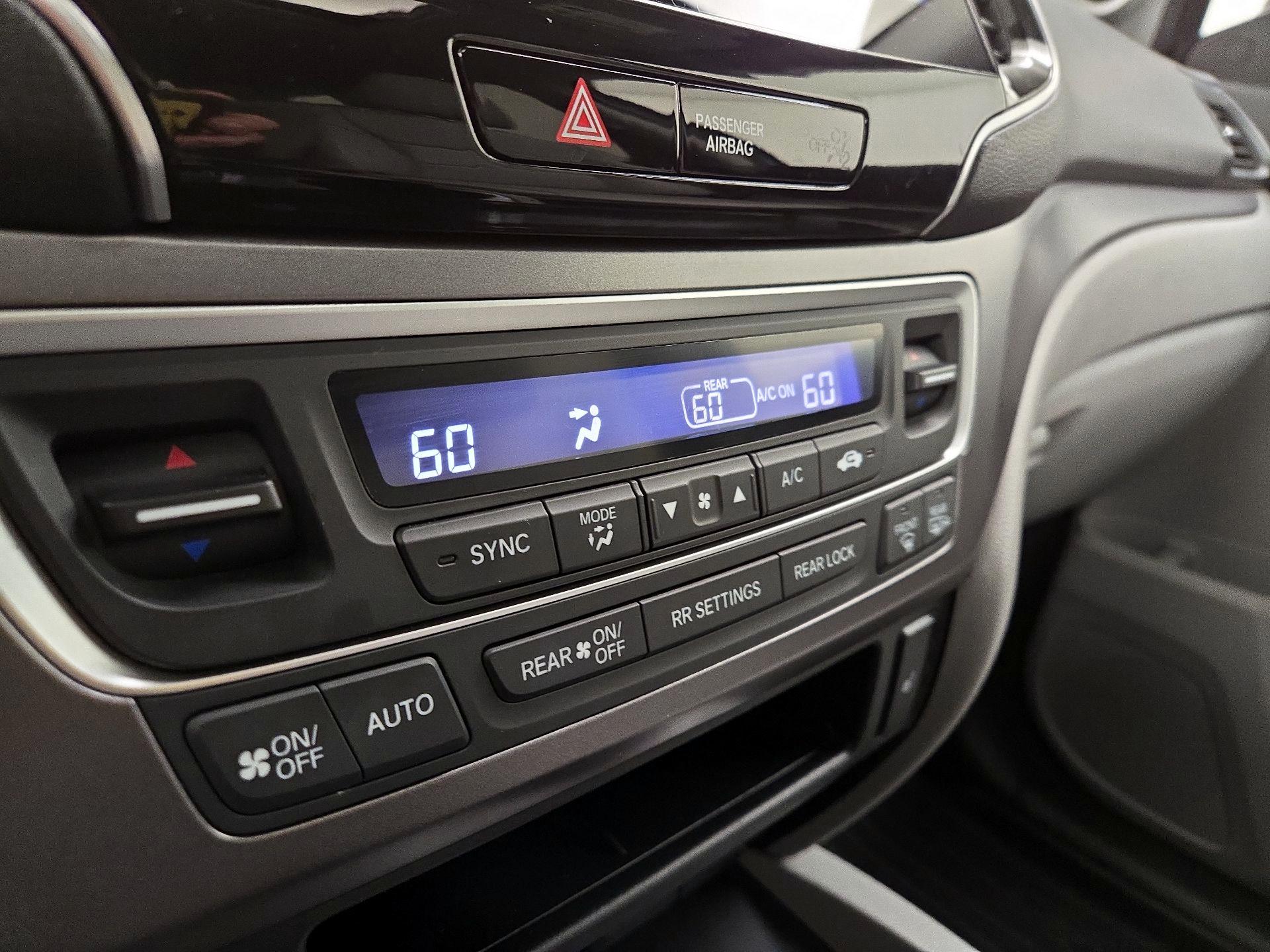 Thumbnail: 2019 Honda Pilot - 16