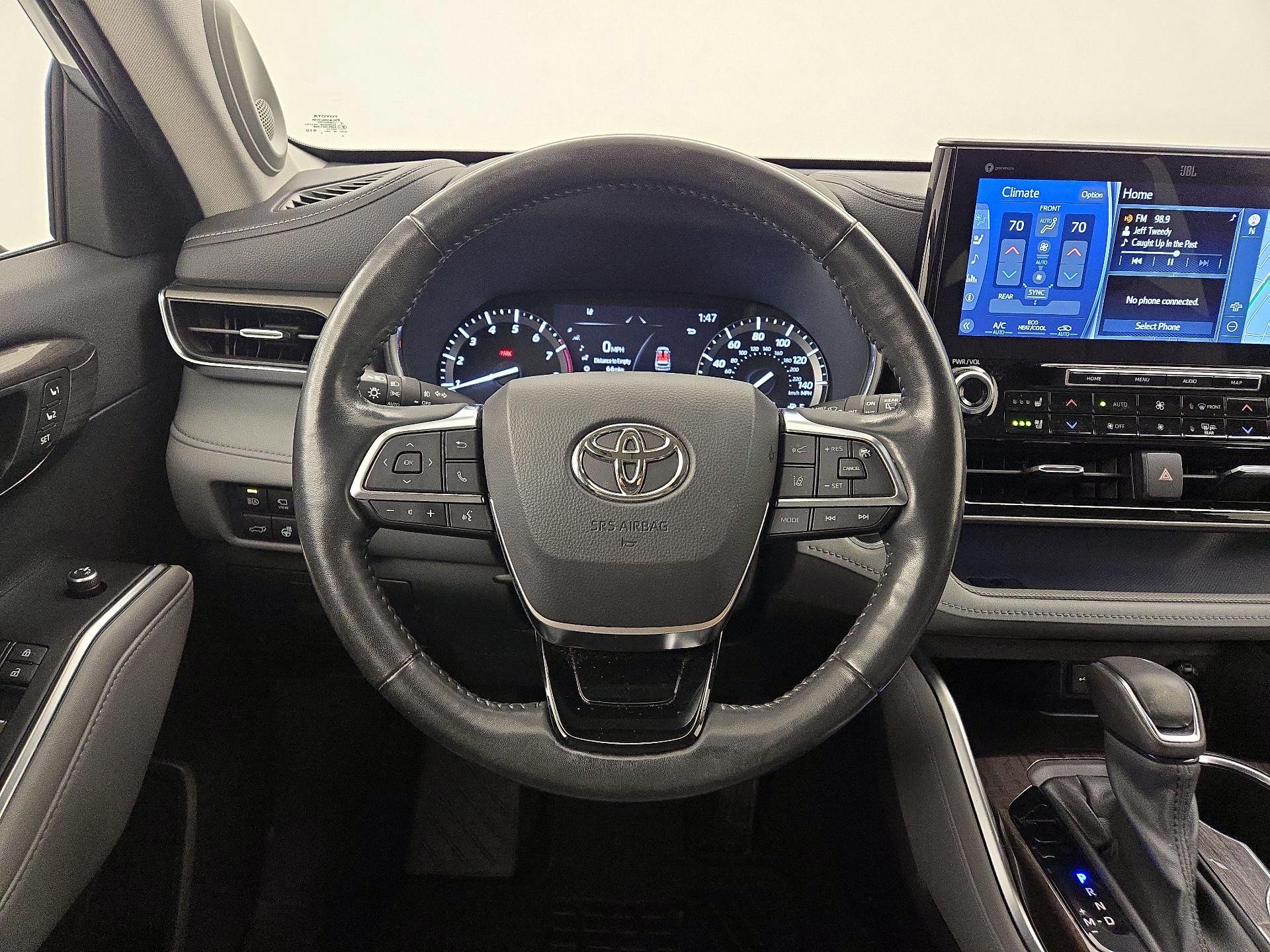 Thumbnail: 2020 Toyota Highlander - 10