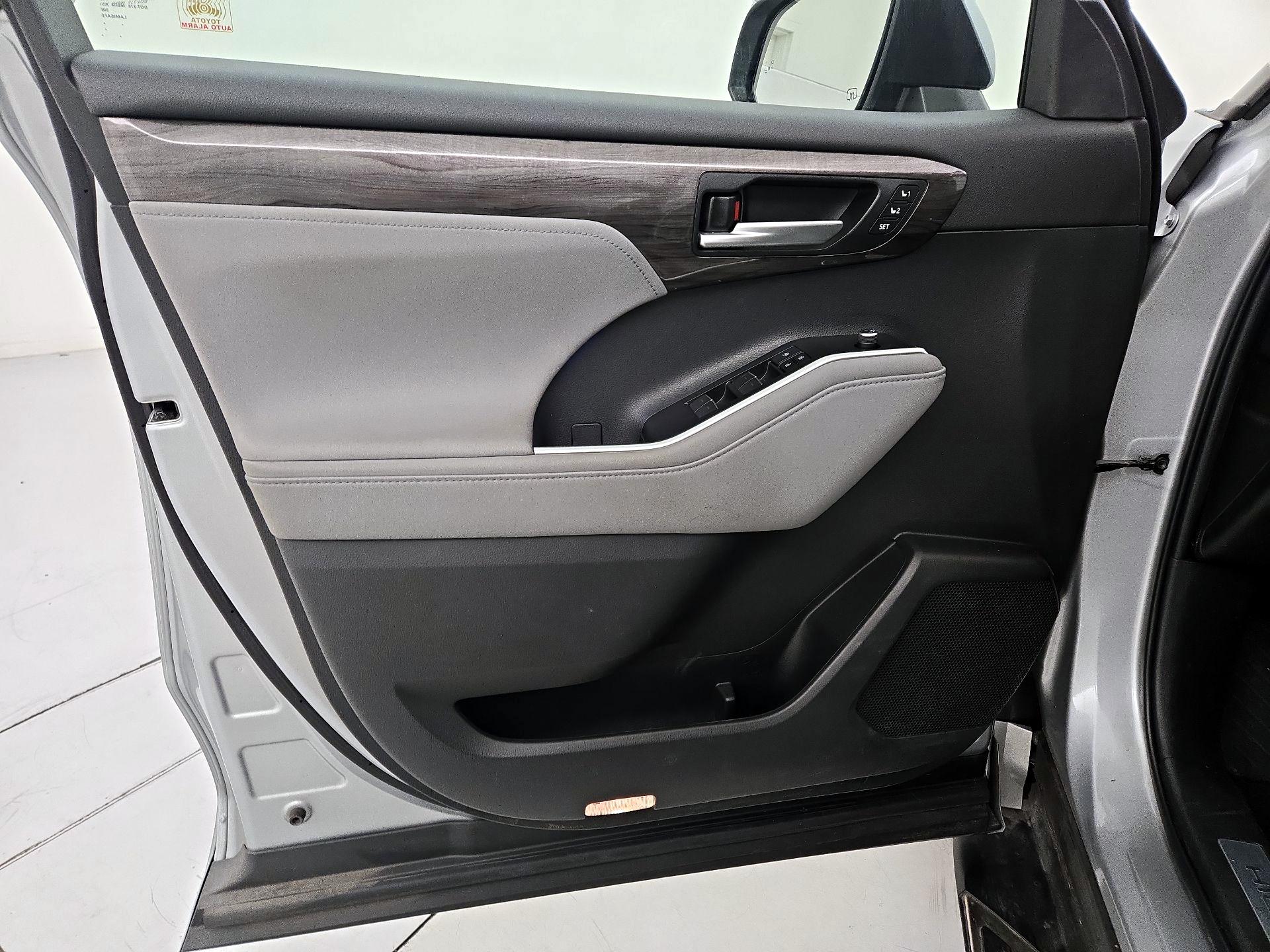 Thumbnail: 2020 Toyota Highlander - 12