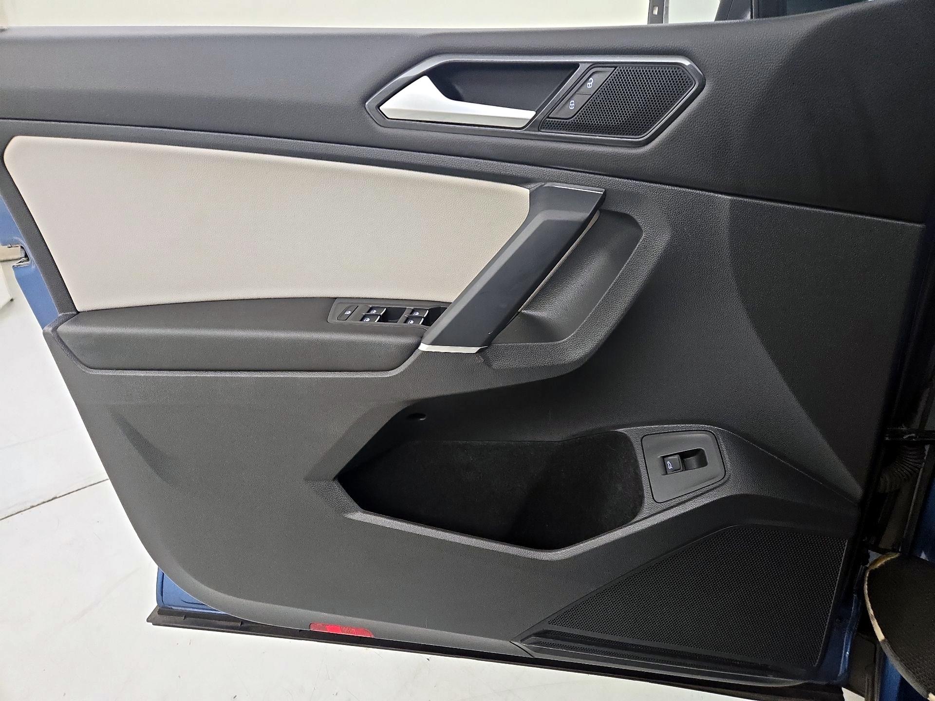 Thumbnail: 2018 Volkswagen Tiguan - 12