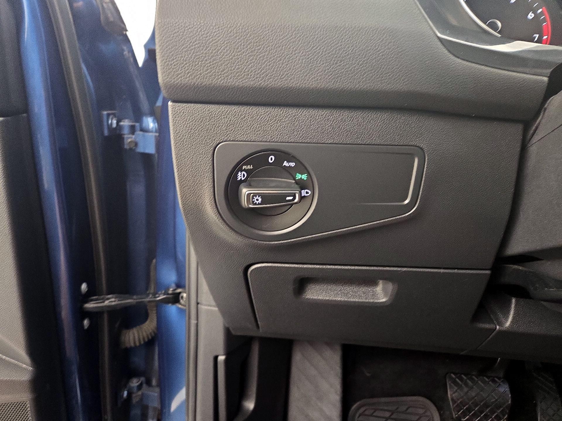 Thumbnail: 2018 Volkswagen Tiguan - 13