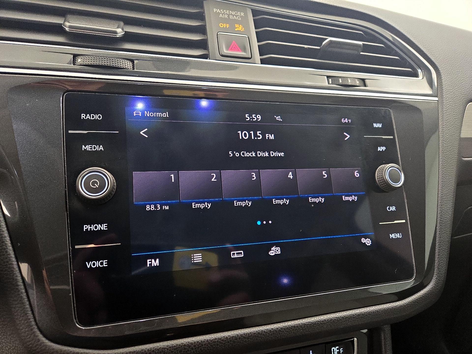 Thumbnail: 2018 Volkswagen Tiguan - 15