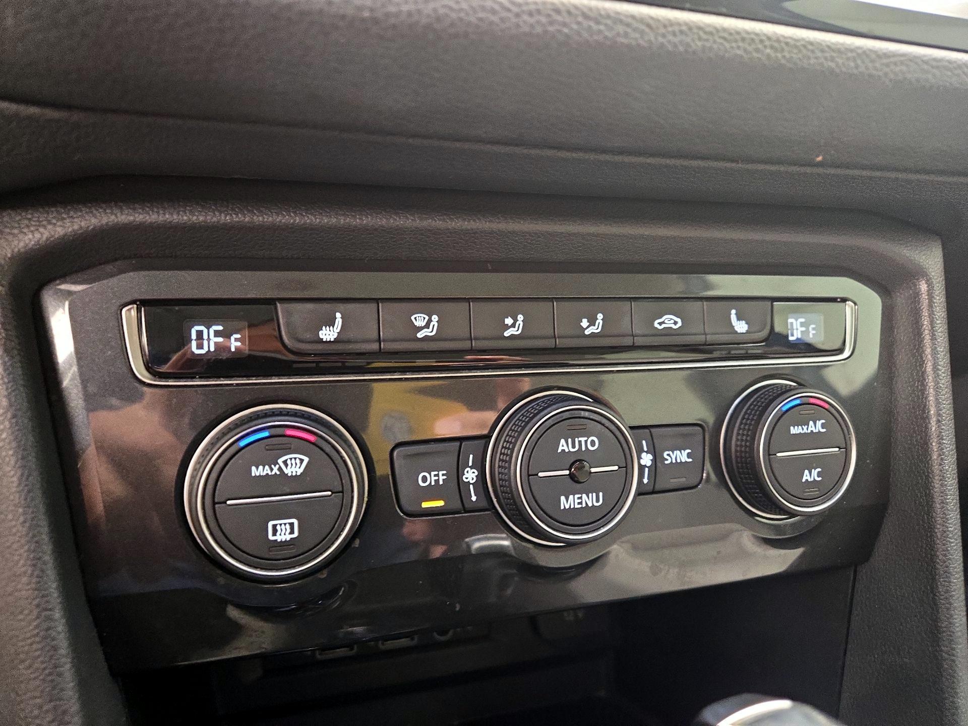 Thumbnail: 2018 Volkswagen Tiguan - 16