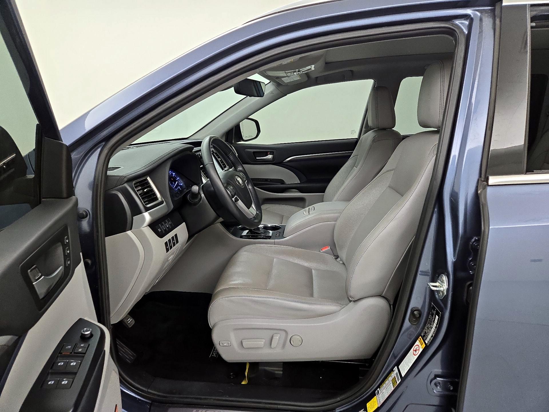 Thumbnail: 2019 Toyota Highlander - 11