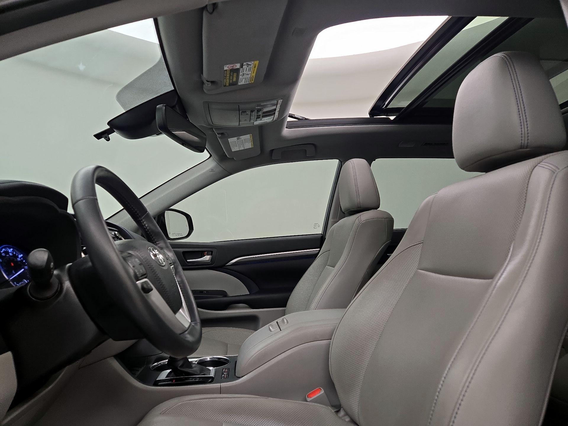 Thumbnail: 2019 Toyota Highlander - 19