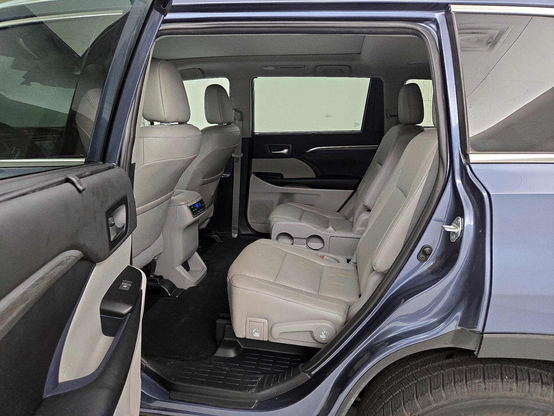 Thumbnail: 2019 Toyota Highlander - 20