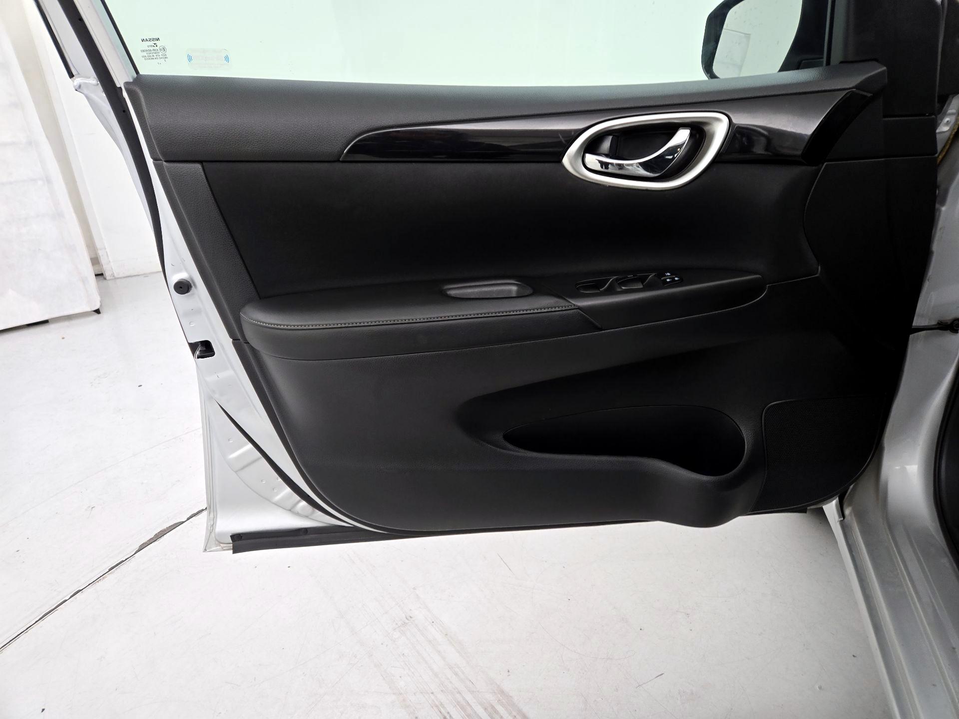 Thumbnail: 2017 Nissan Sentra - 12