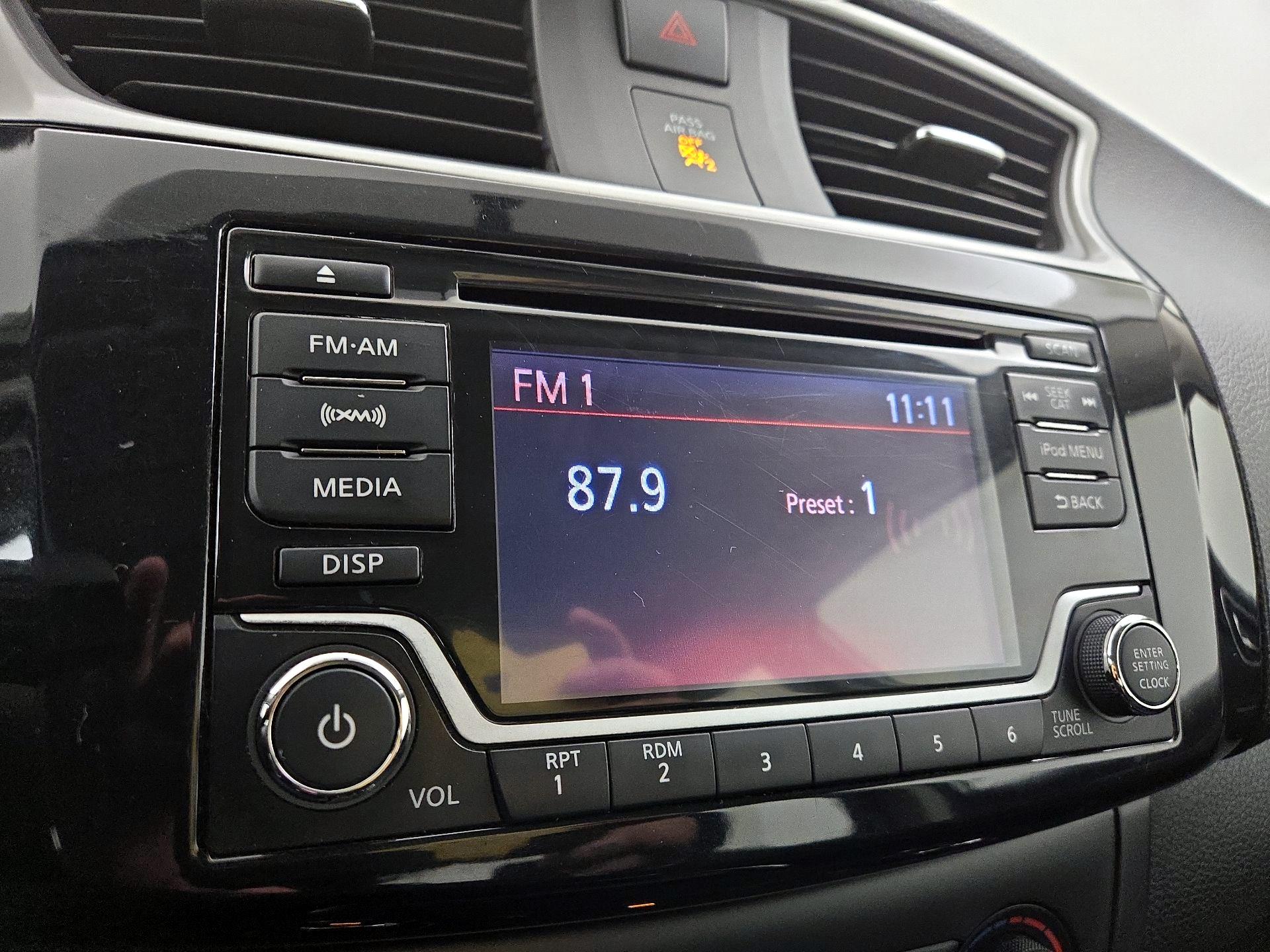 Thumbnail: 2017 Nissan Sentra - 15