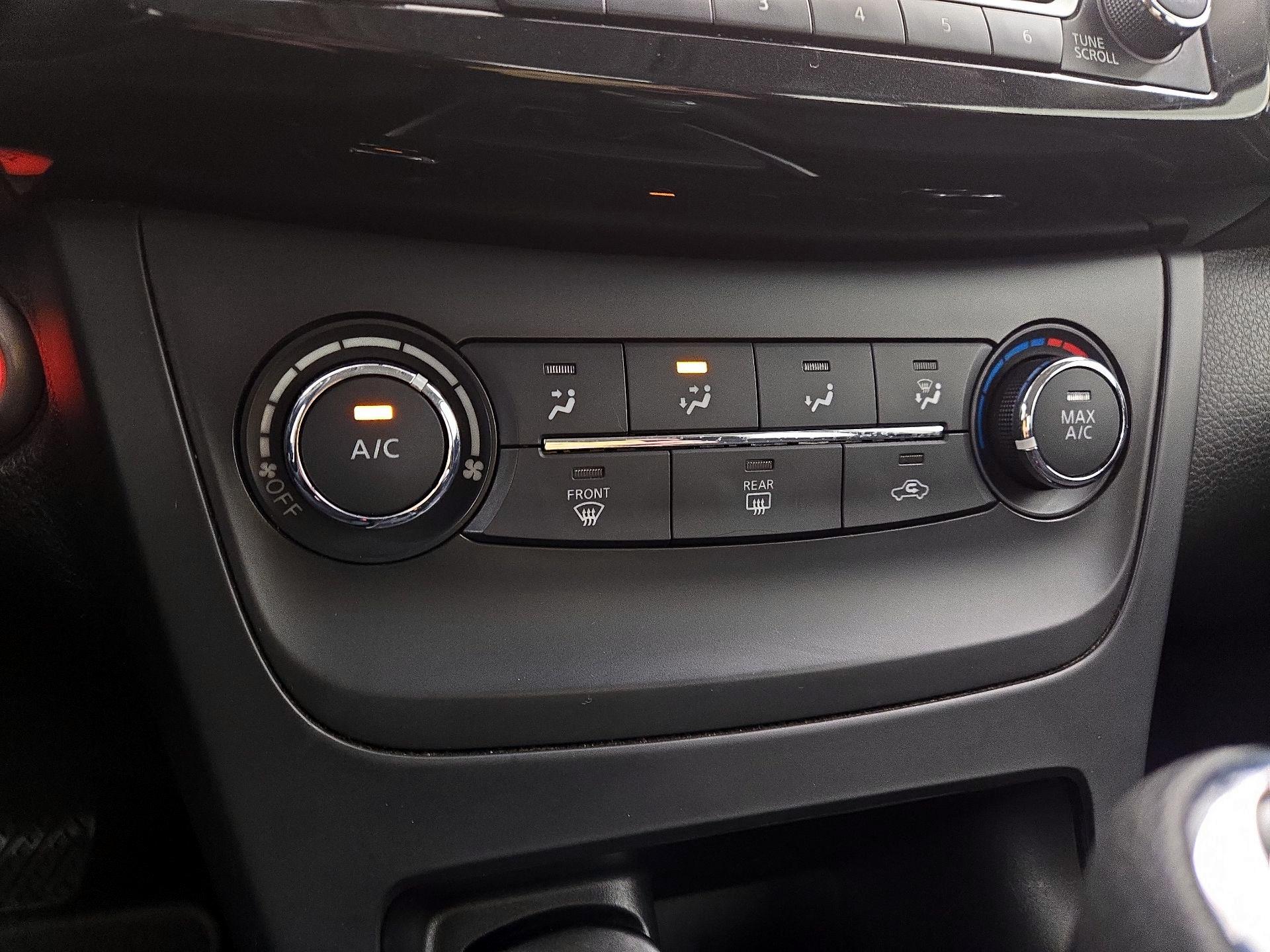 Thumbnail: 2017 Nissan Sentra - 16