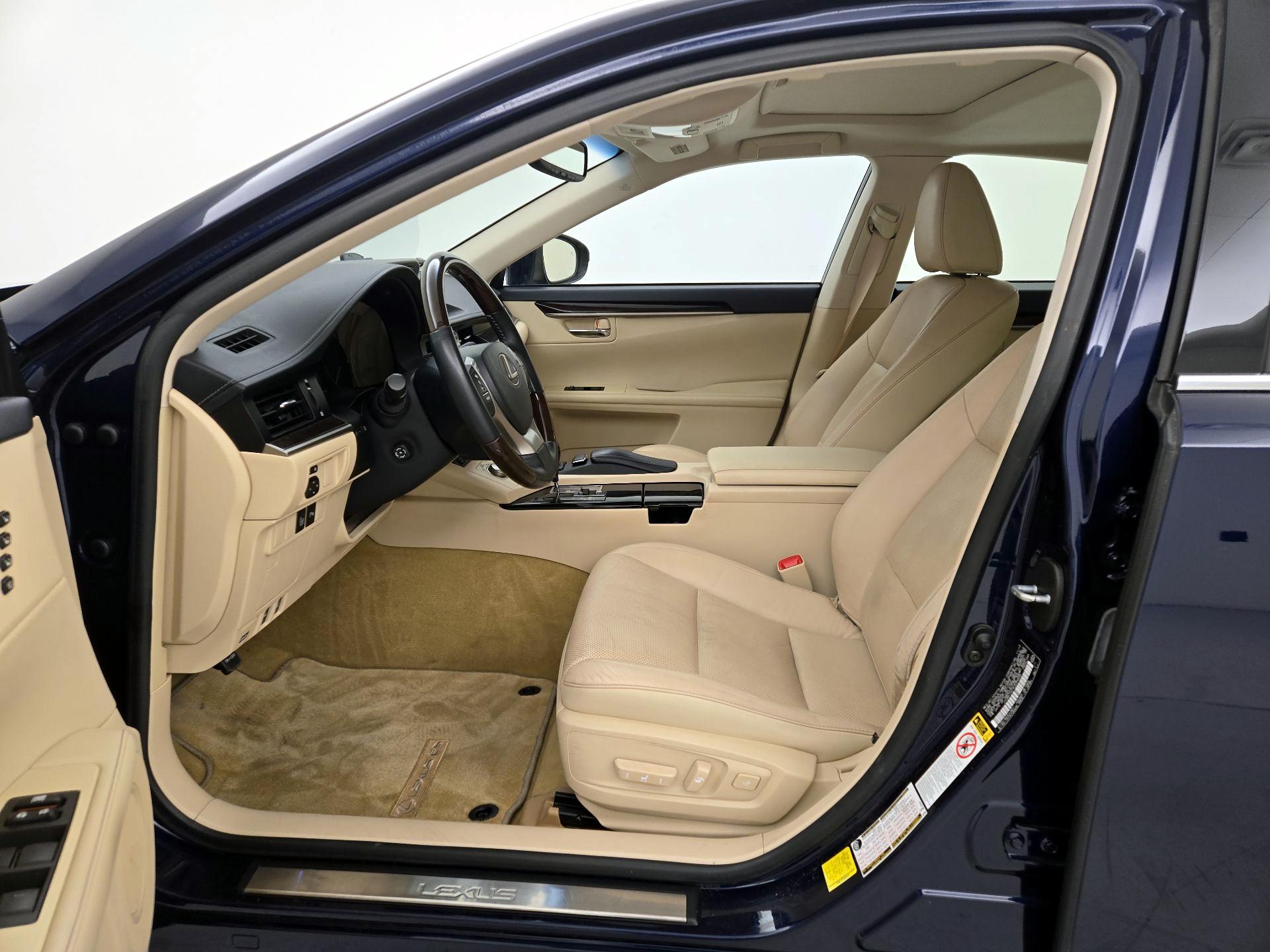 Thumbnail: 2014 Lexus ES - 11