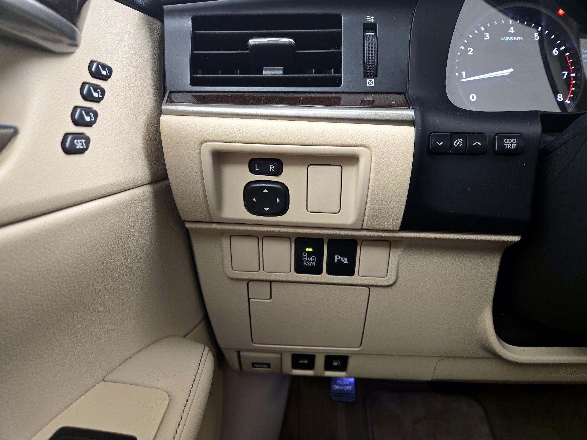 Thumbnail: 2014 Lexus ES - 13