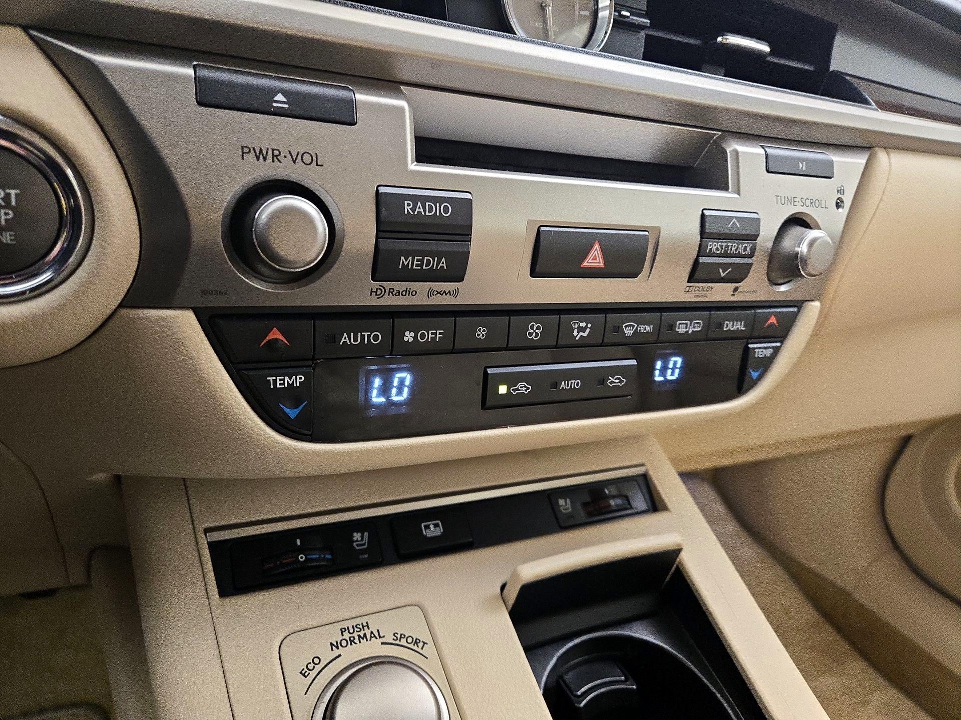 Thumbnail: 2014 Lexus ES - 17