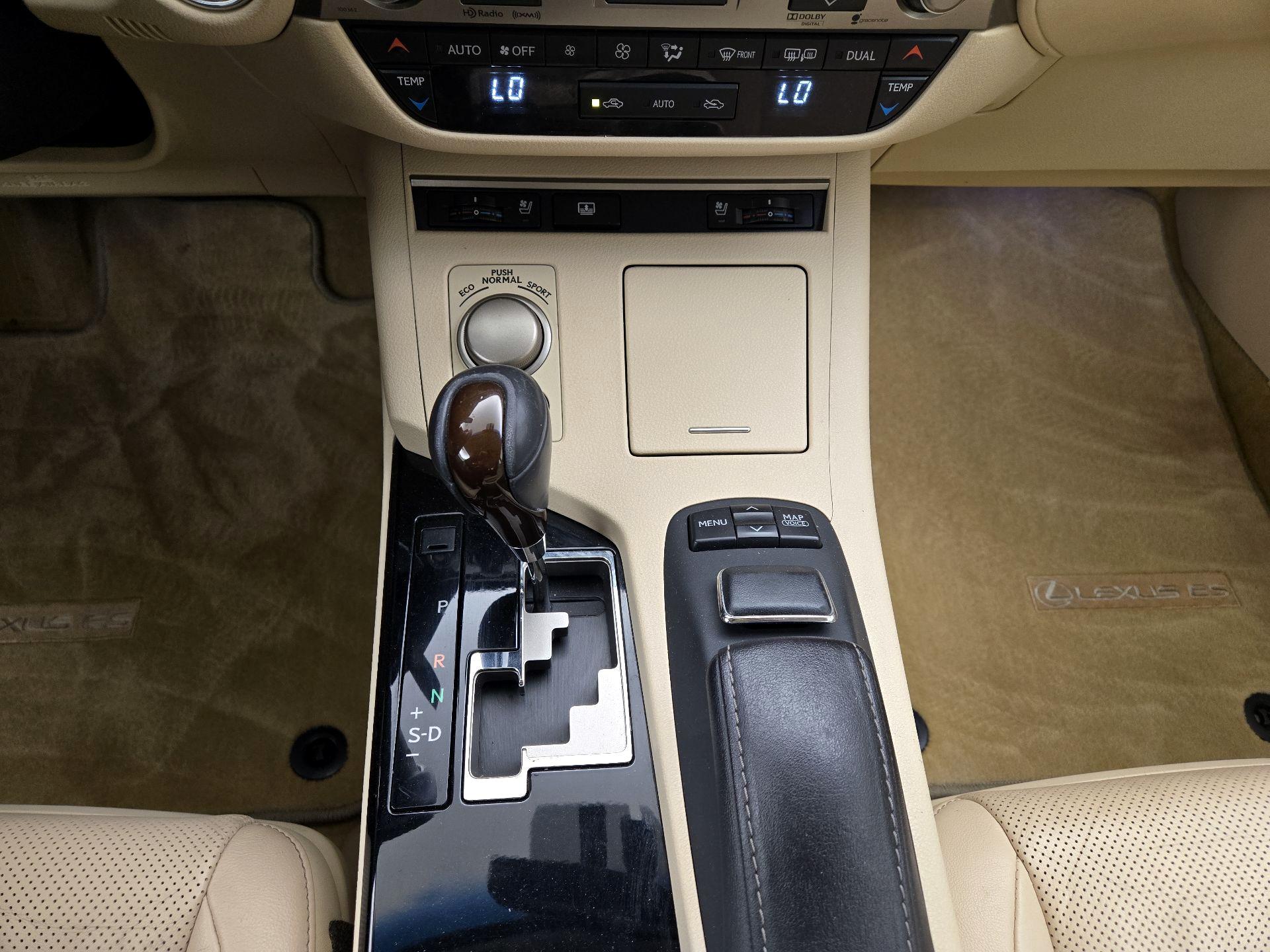 Thumbnail: 2014 Lexus ES - 18