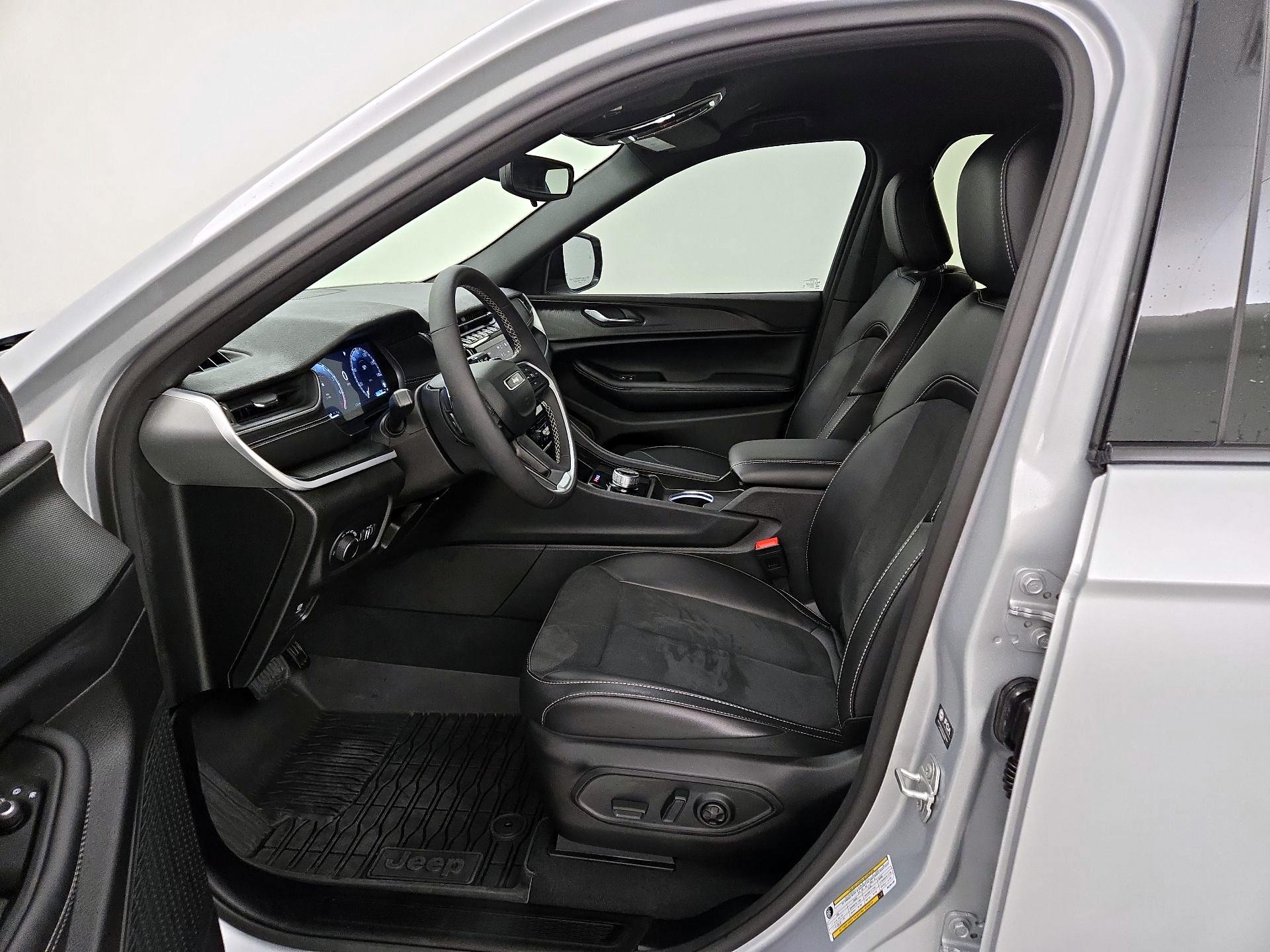 Thumbnail: 2024 Jeep Grand Cherokee - 11