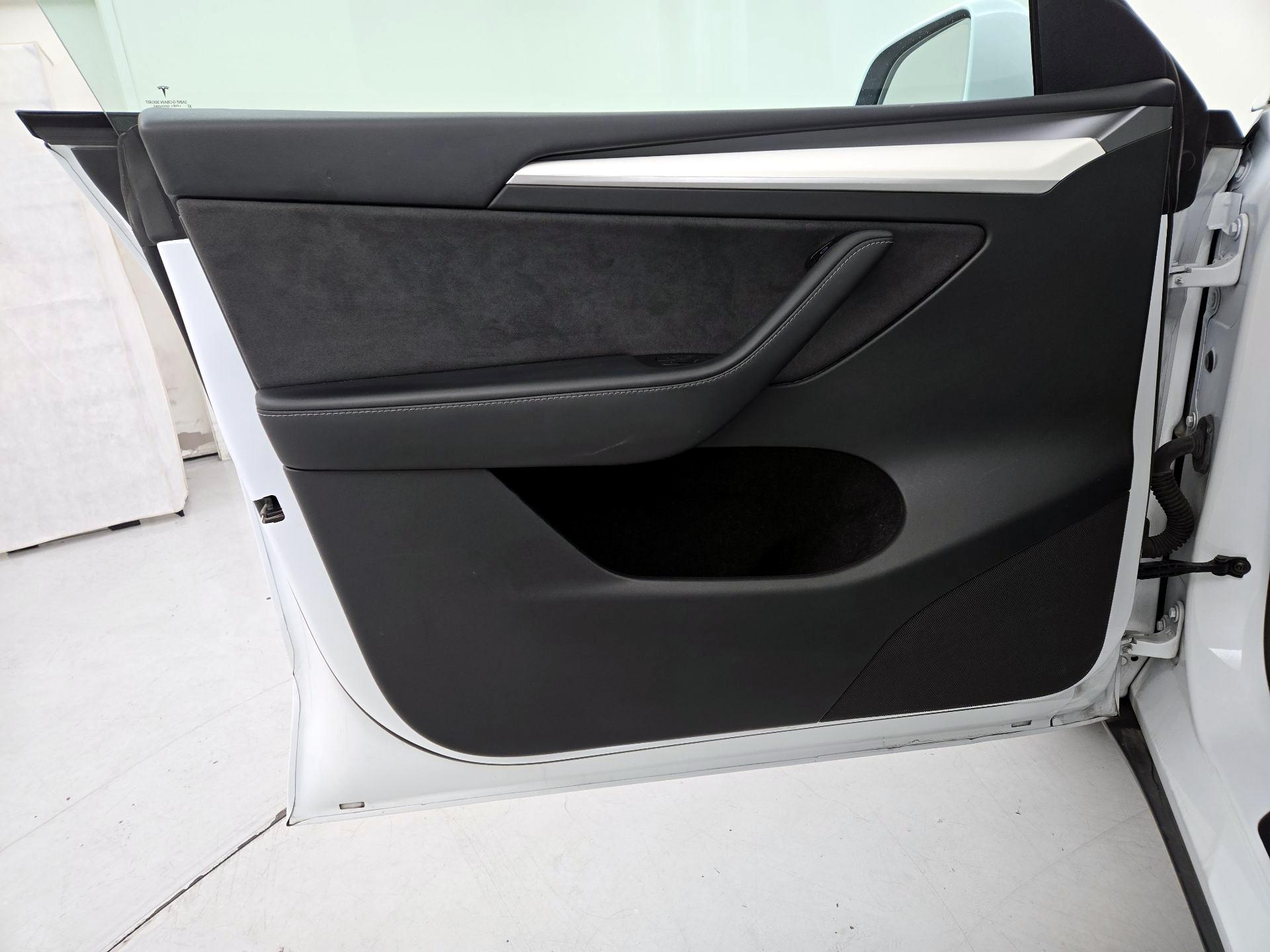 Thumbnail: 2023 Tesla Model Y - 12