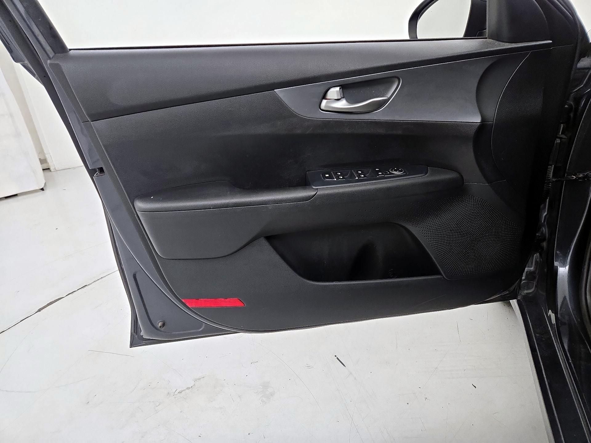 Thumbnail: 2020 Kia Forte - 12