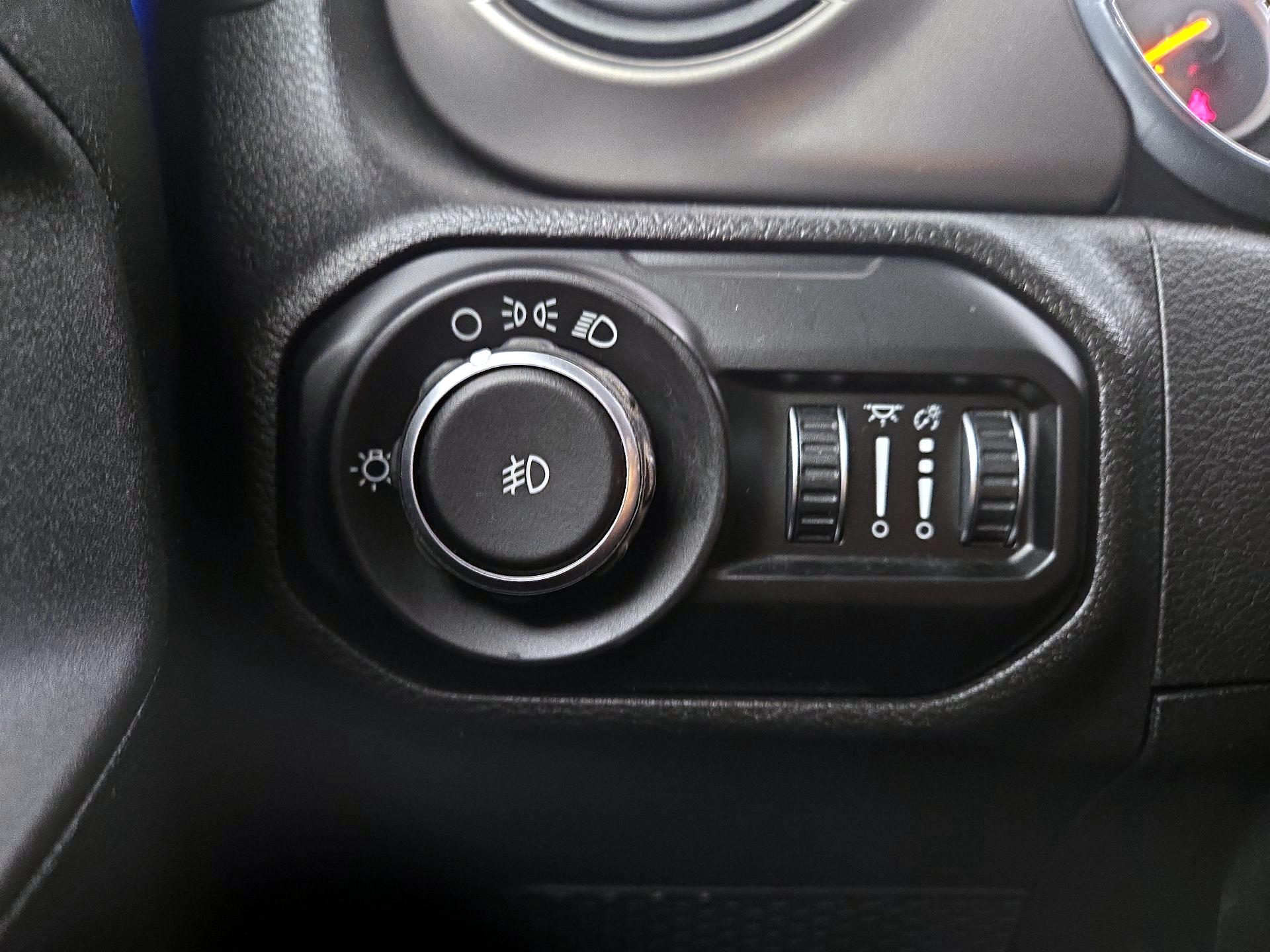 Thumbnail: 2018 Jeep Wrangler - 13