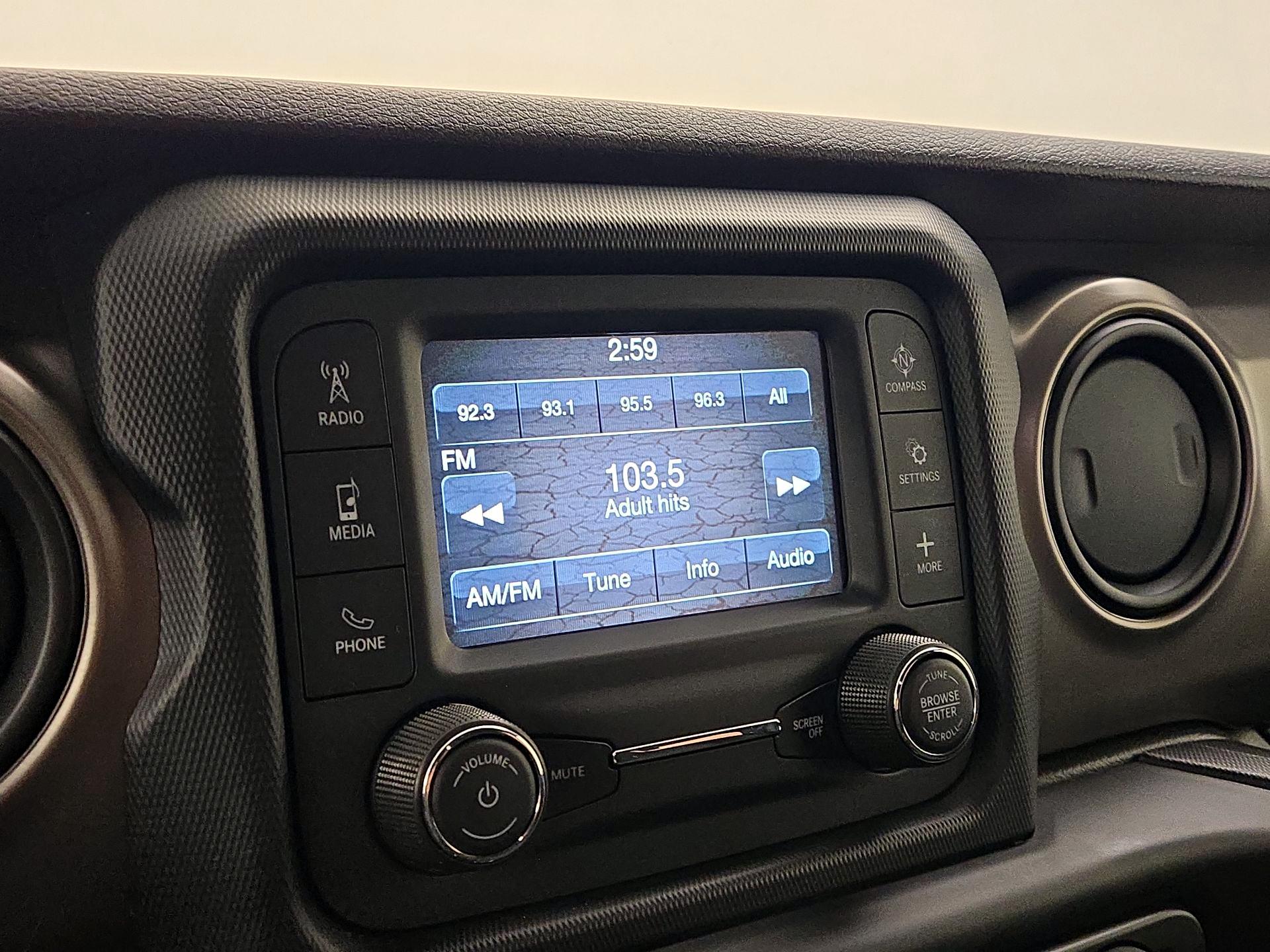 Thumbnail: 2018 Jeep Wrangler - 15