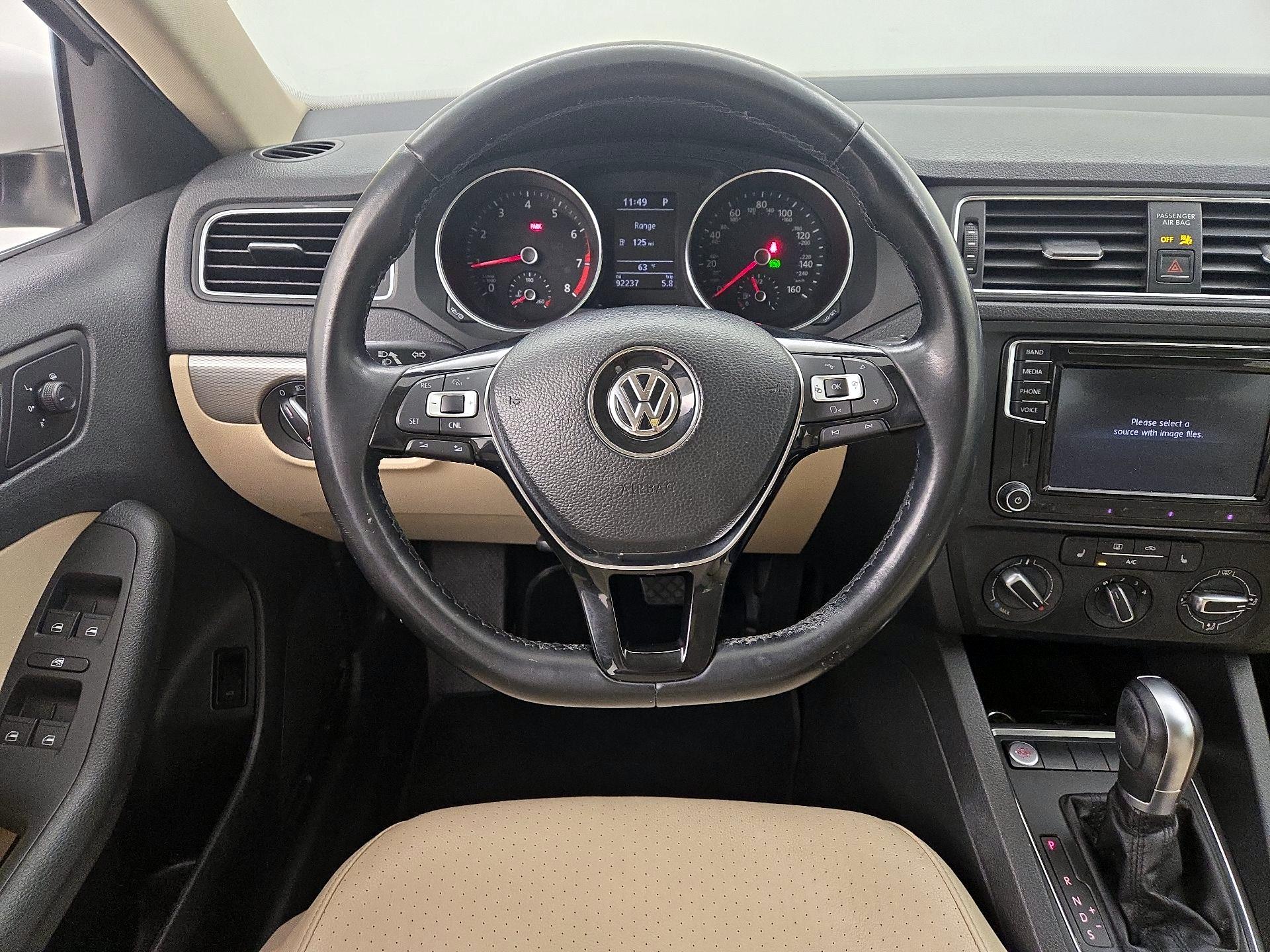 Thumbnail: 2017 Volkswagen Jetta - 10