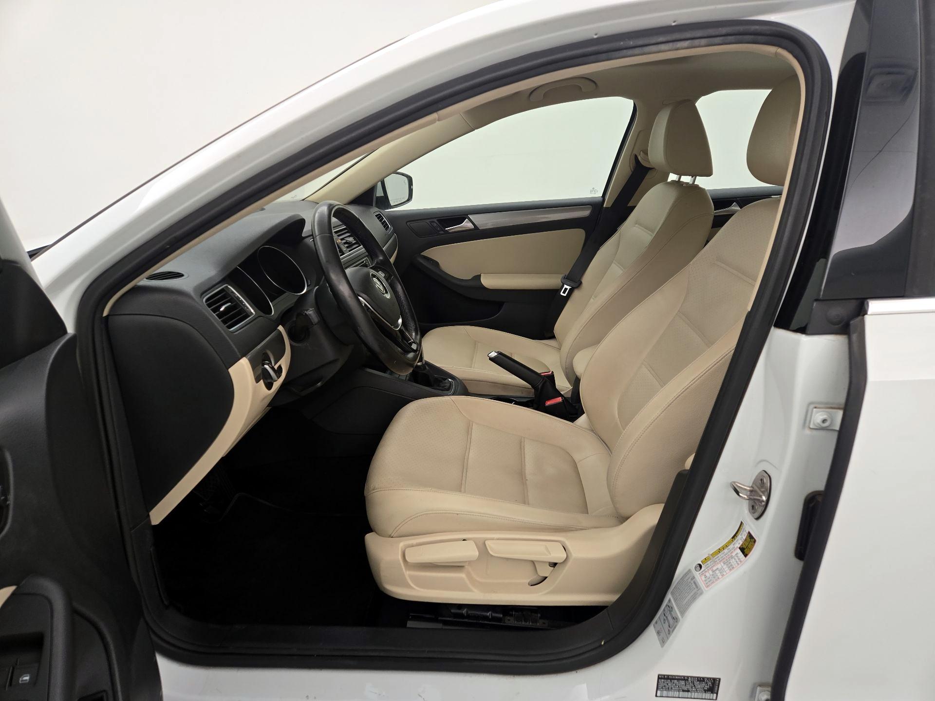 Thumbnail: 2017 Volkswagen Jetta - 11