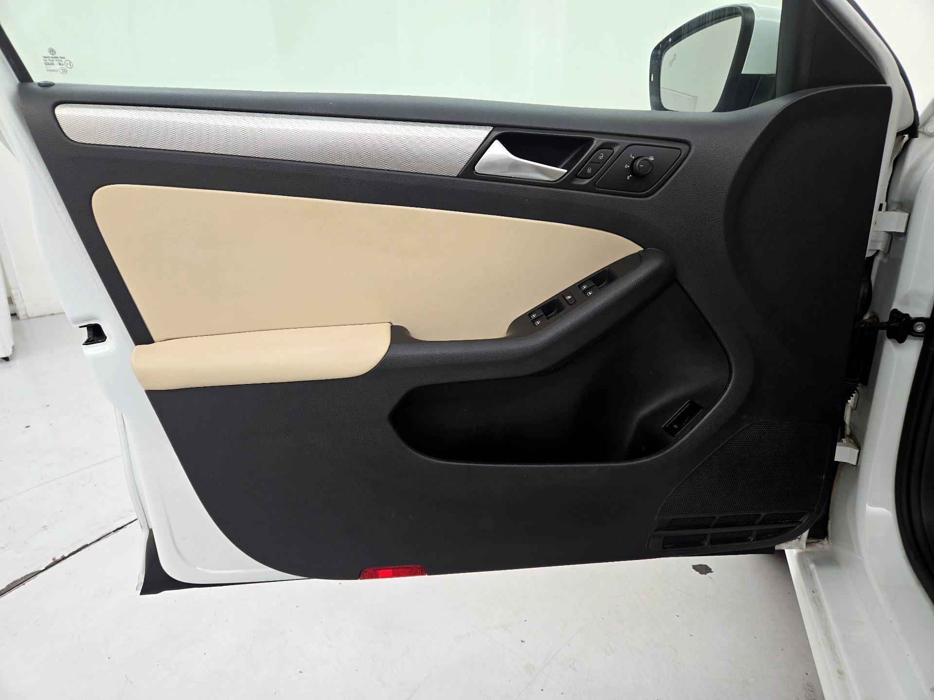 Thumbnail: 2017 Volkswagen Jetta - 12