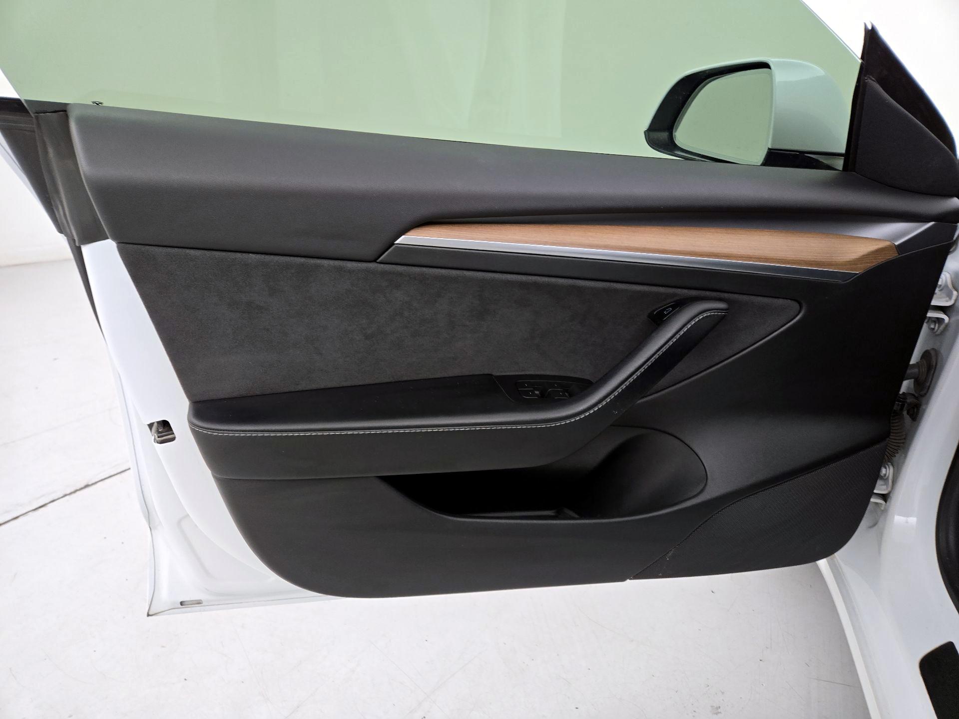 Thumbnail: 2021 Tesla Model 3 - 12