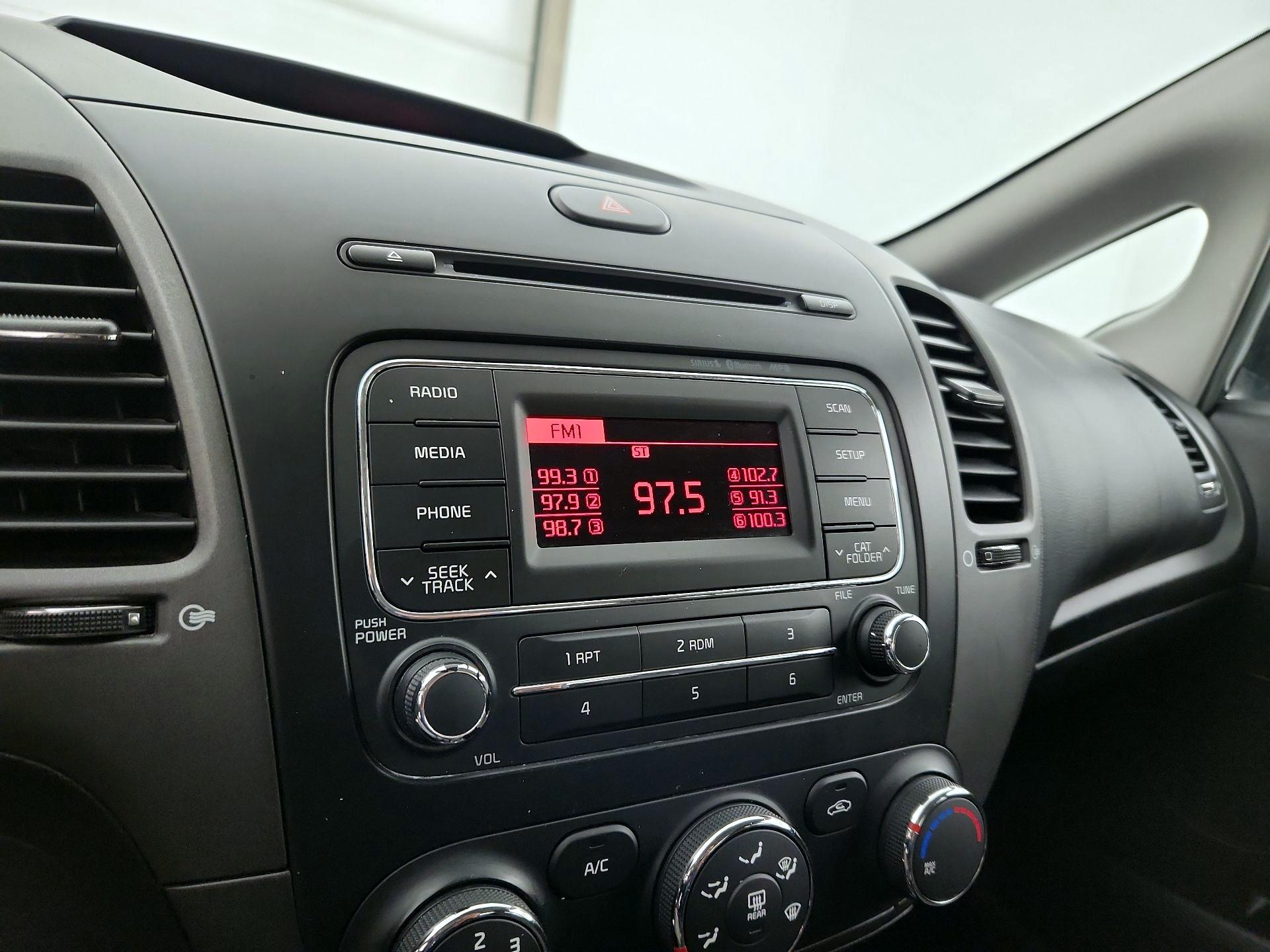 Thumbnail: 2014 Kia Forte - 14