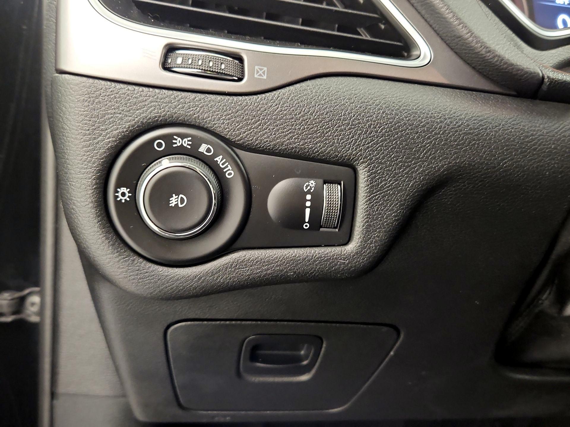 Thumbnail: 2019 Jeep Cherokee - 13