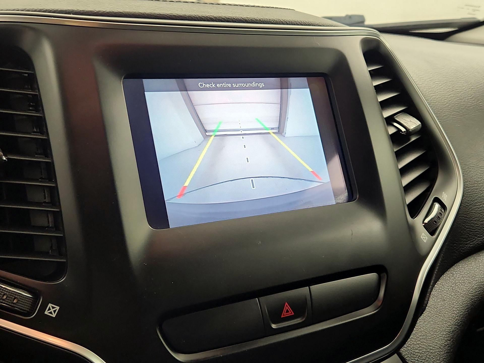 Thumbnail: 2019 Jeep Cherokee - 14