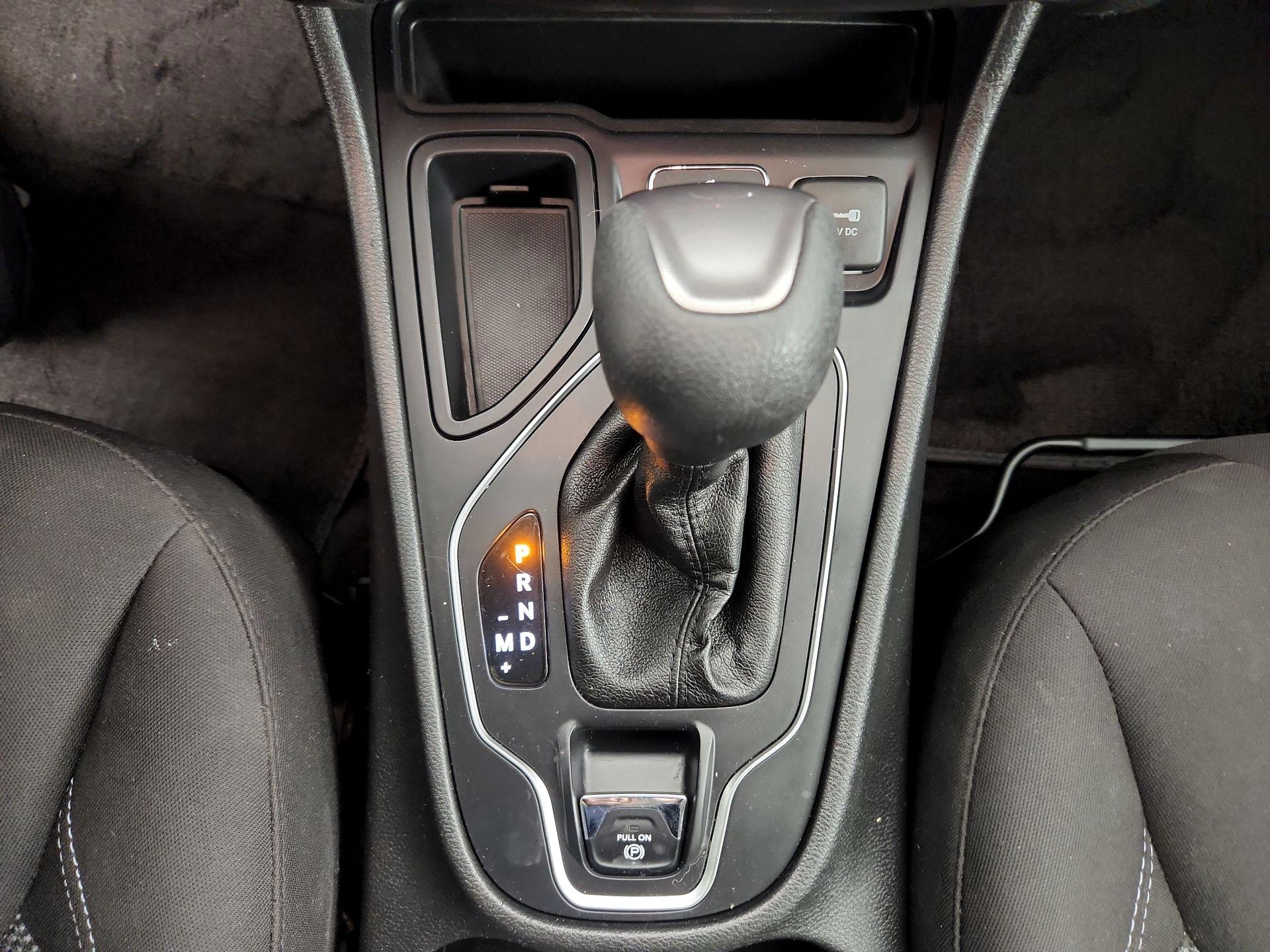 Thumbnail: 2019 Jeep Cherokee - 17