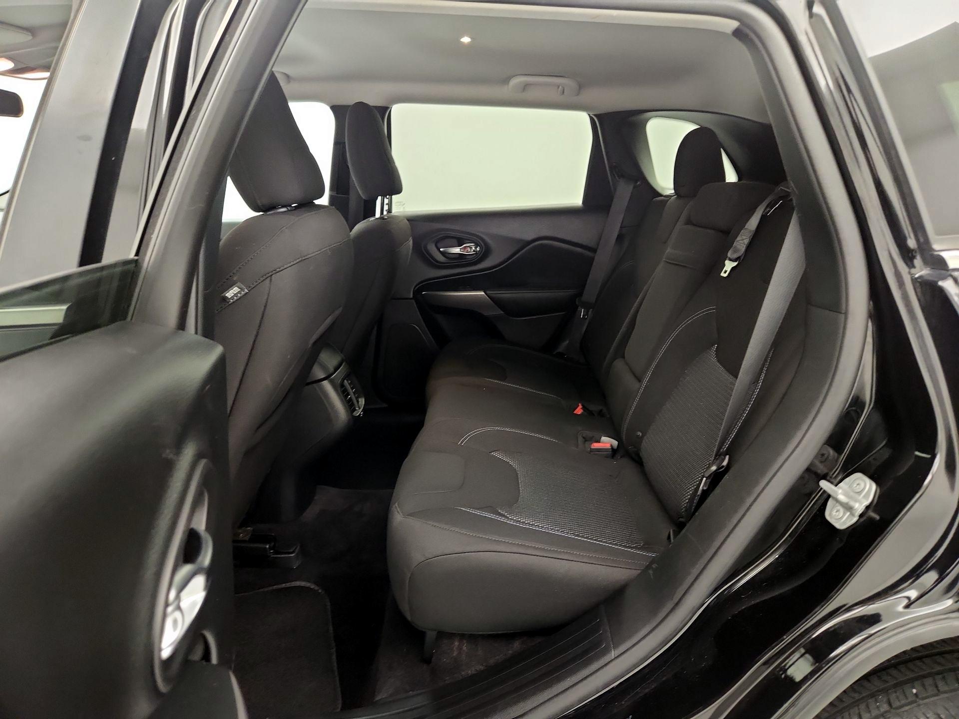 Thumbnail: 2019 Jeep Cherokee - 19