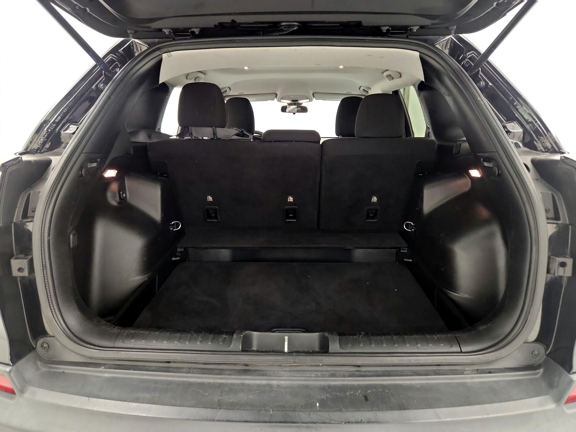 Thumbnail: 2019 Jeep Cherokee - 20