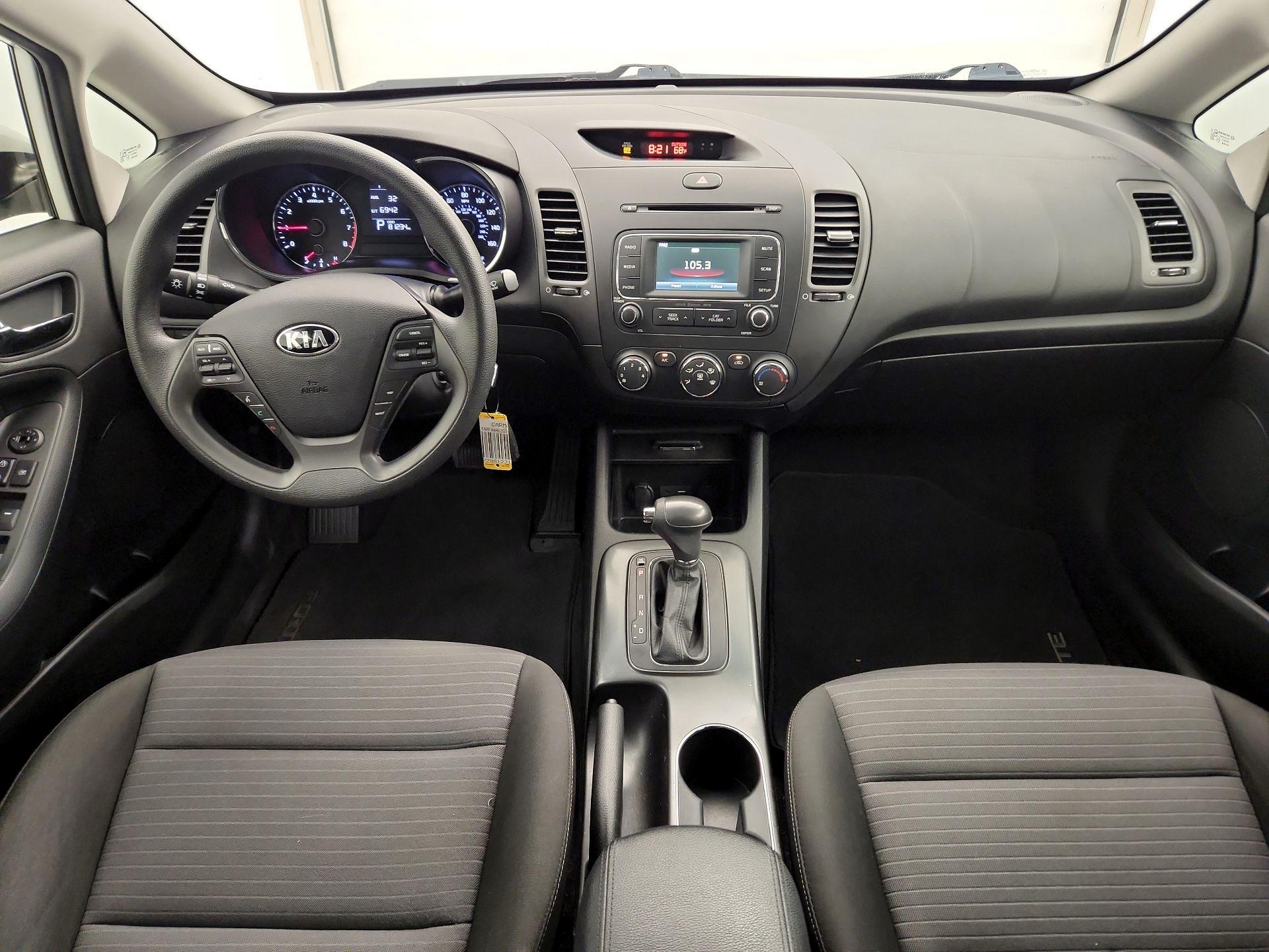 Thumbnail: 2016 Kia Forte - 9