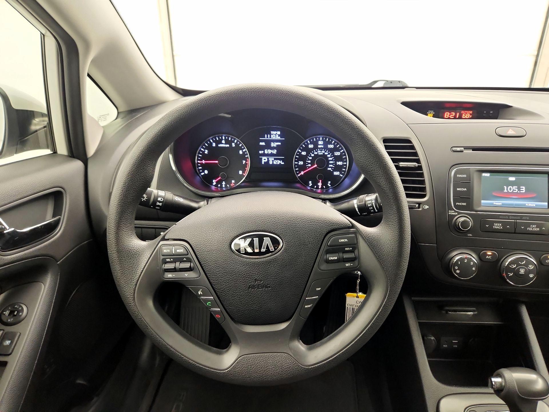Thumbnail: 2016 Kia Forte - 10