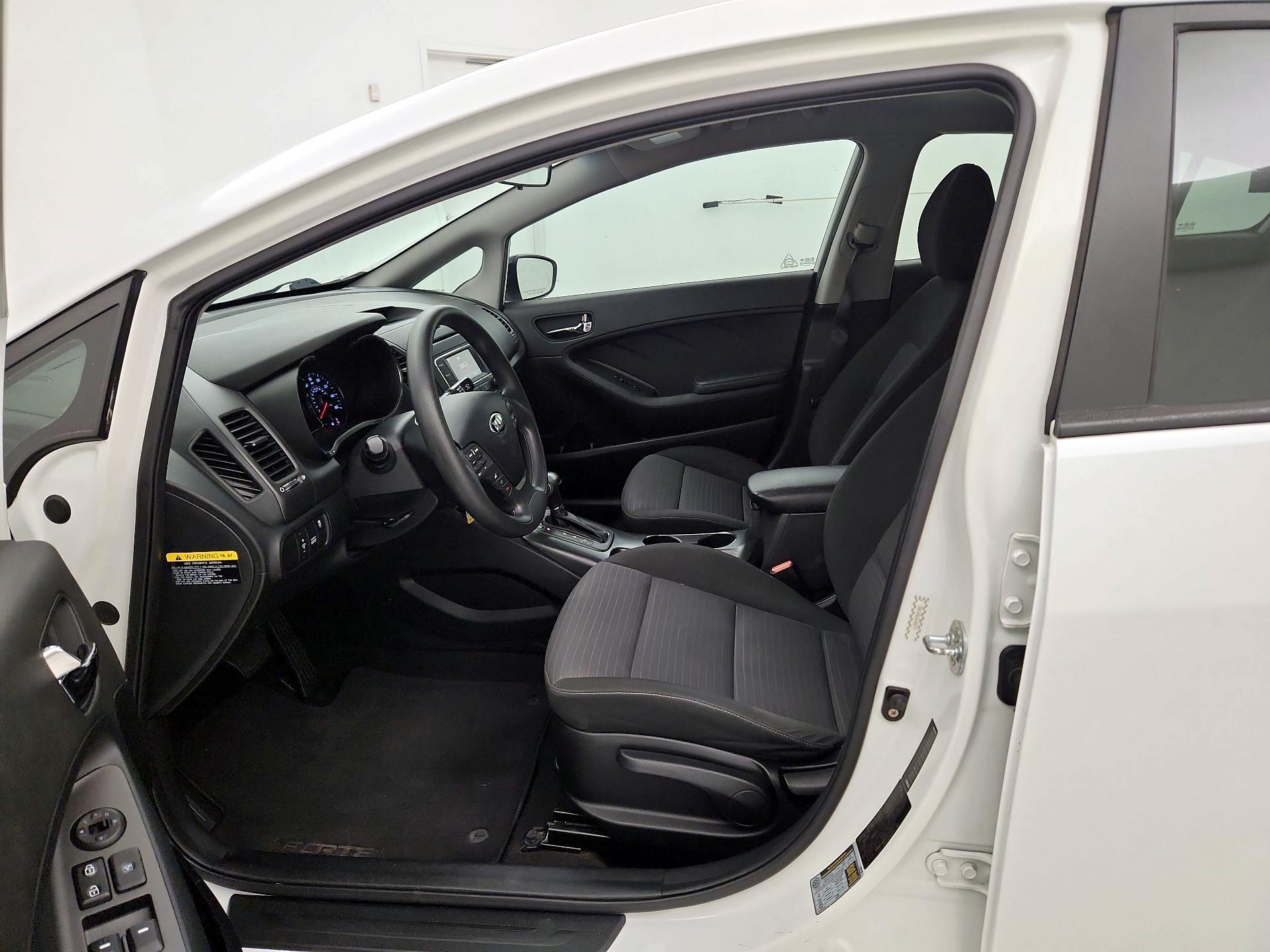 Thumbnail: 2016 Kia Forte - 11