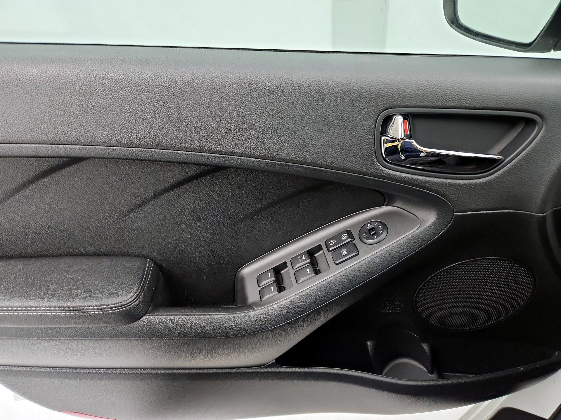 Thumbnail: 2016 Kia Forte - 12