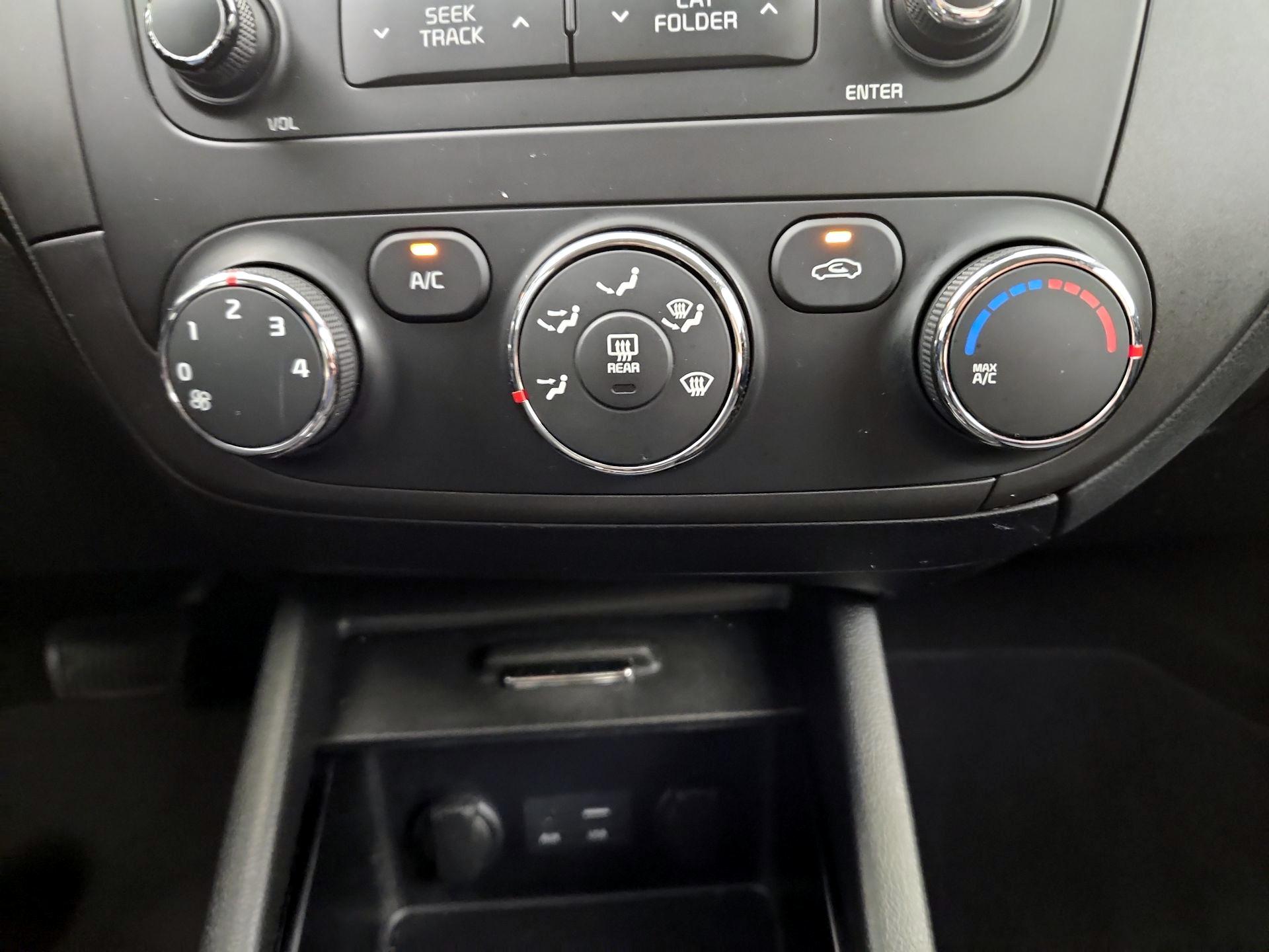 Thumbnail: 2016 Kia Forte - 16