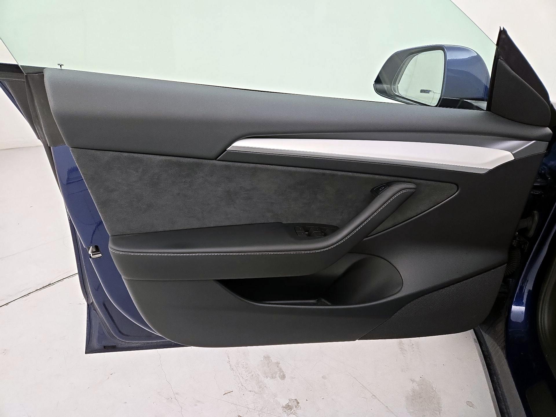 Thumbnail: 2023 Tesla Model 3 - 12