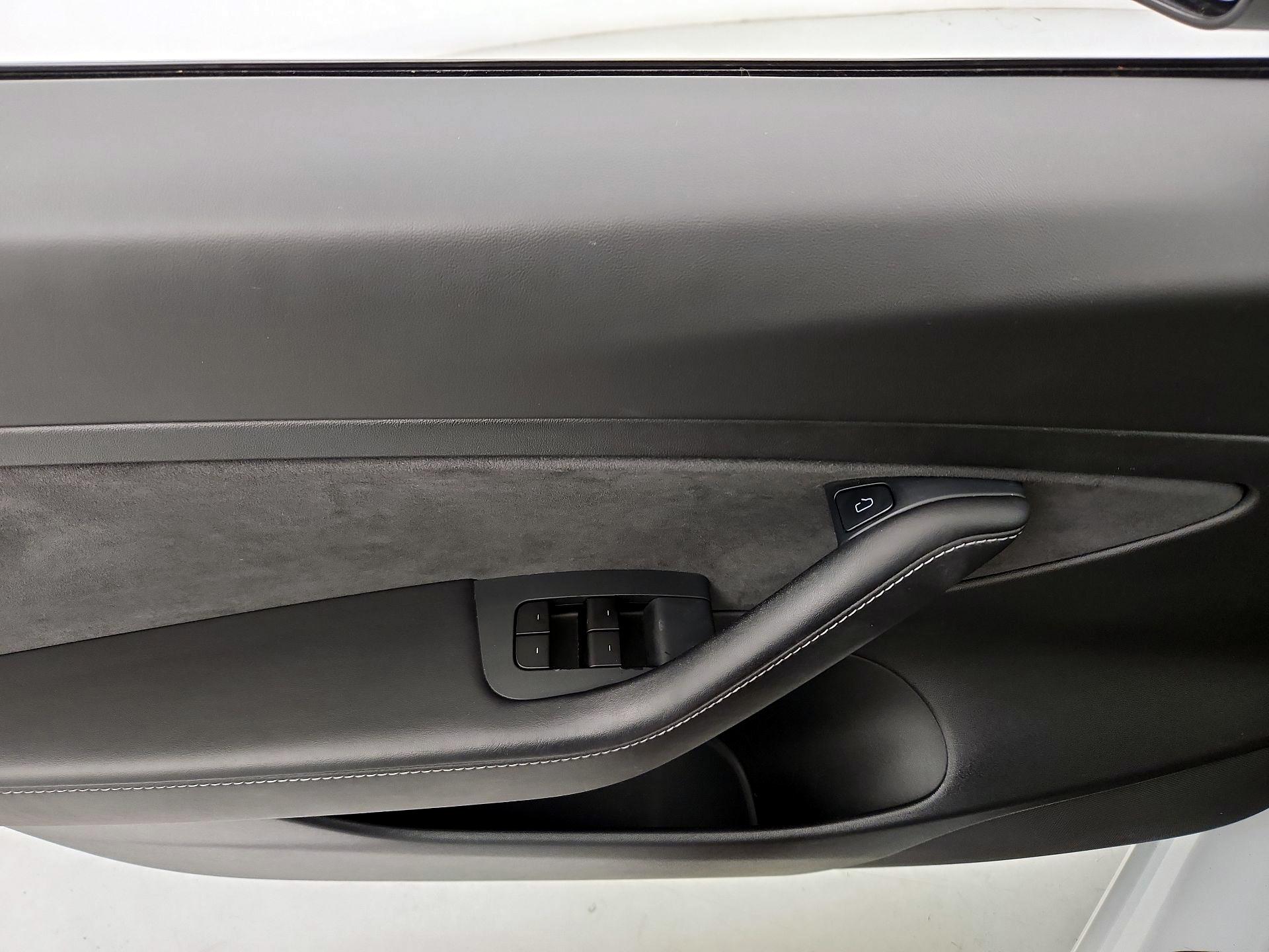 Thumbnail: 2021 Tesla Model 3 - 12