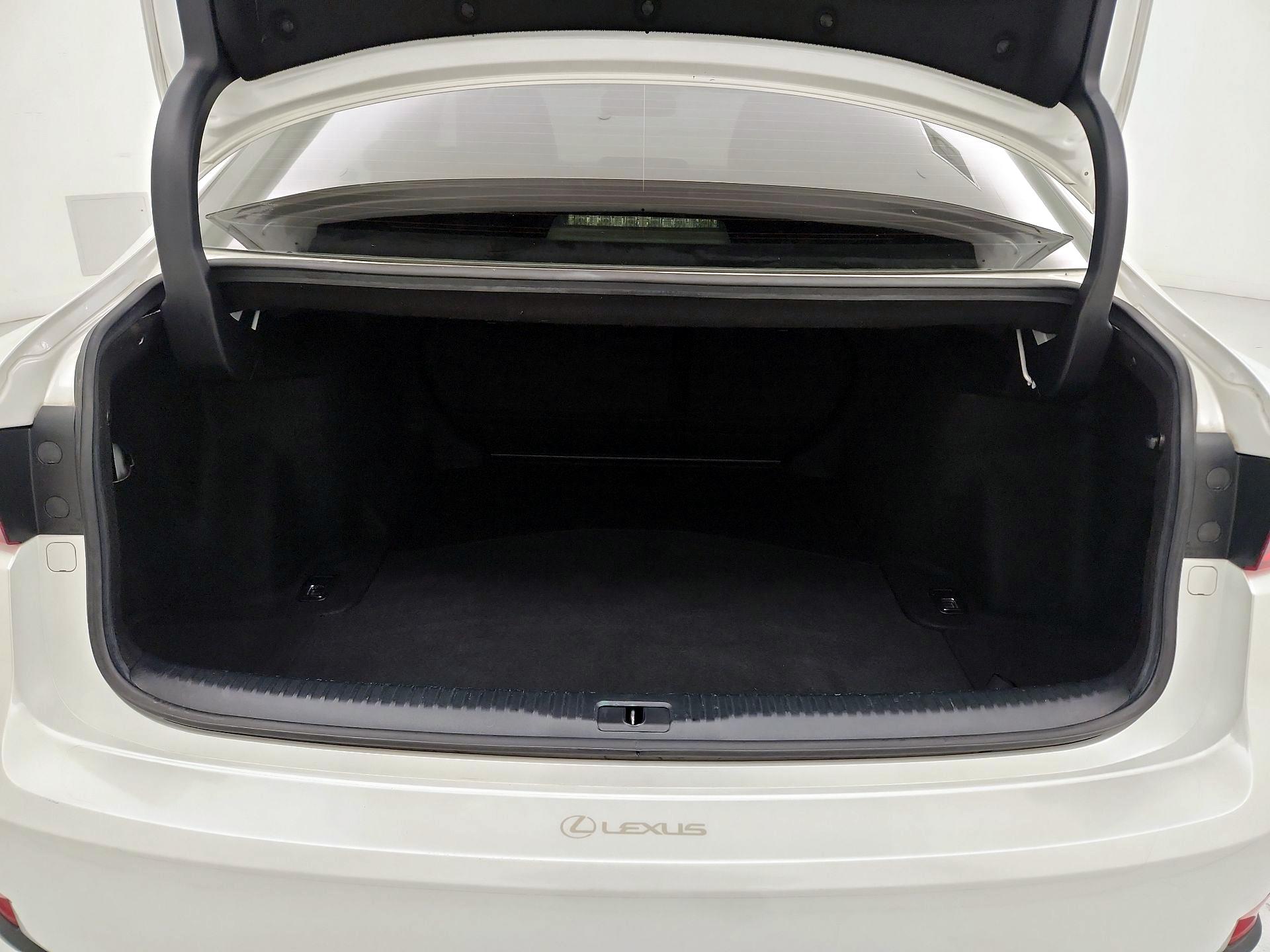 Thumbnail: 2016 Lexus IS - 20