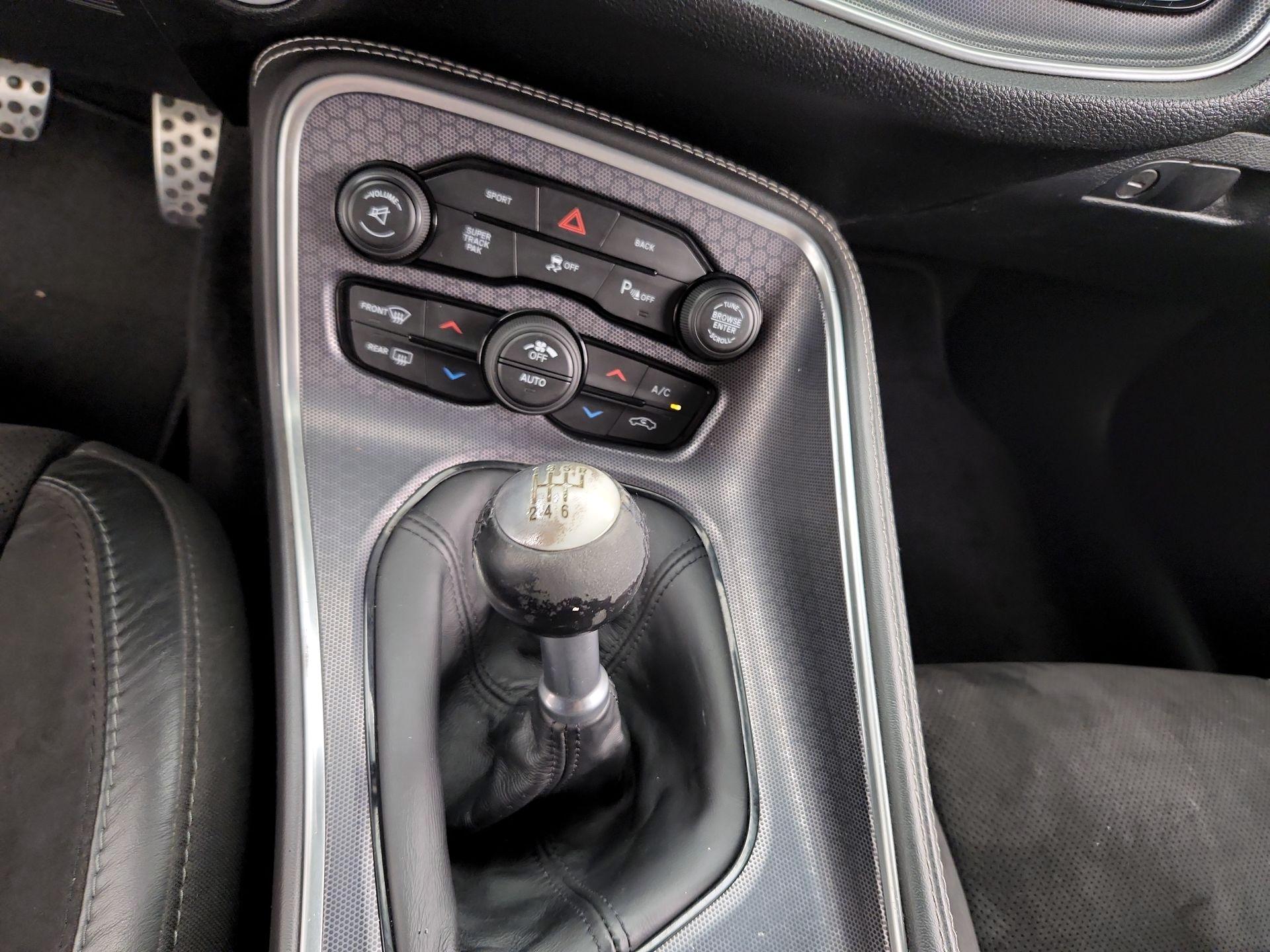 Thumbnail: 2016 Dodge Challenger - 17