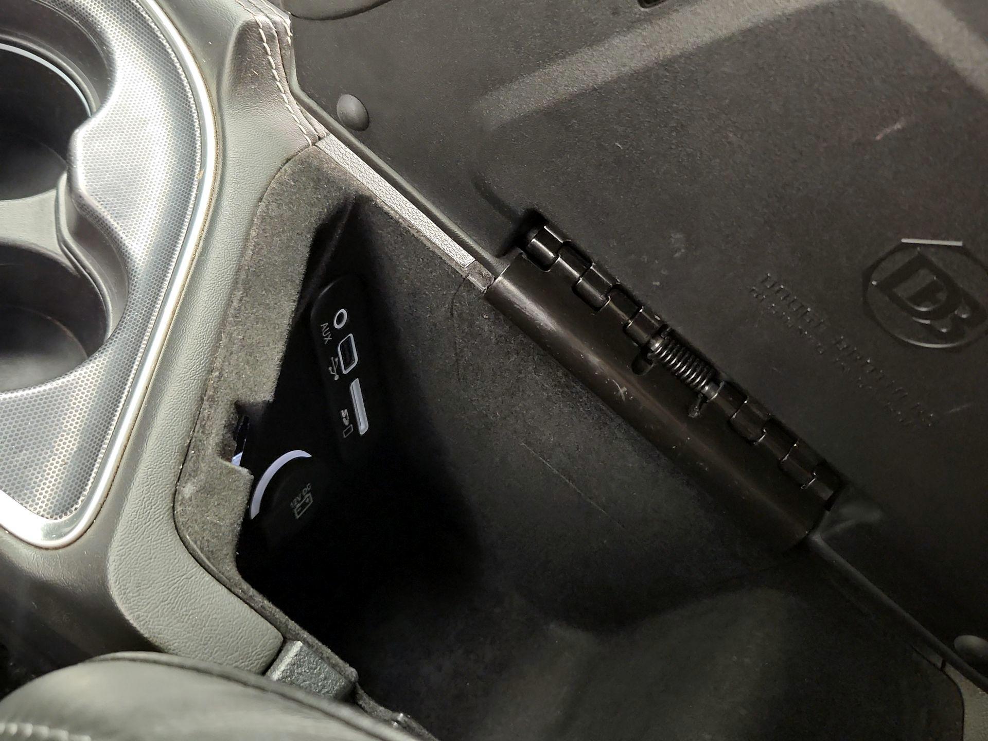 Thumbnail: 2016 Dodge Challenger - 18