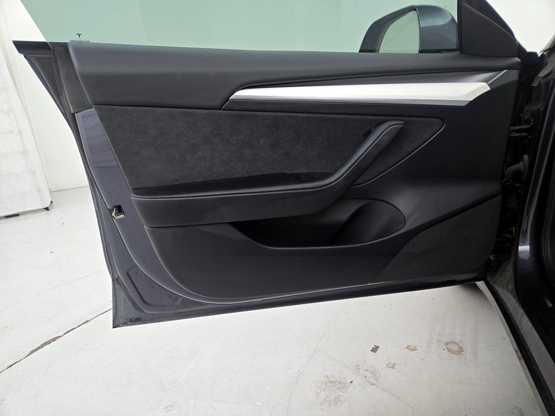 Thumbnail: 2023 Tesla Model 3 - 12