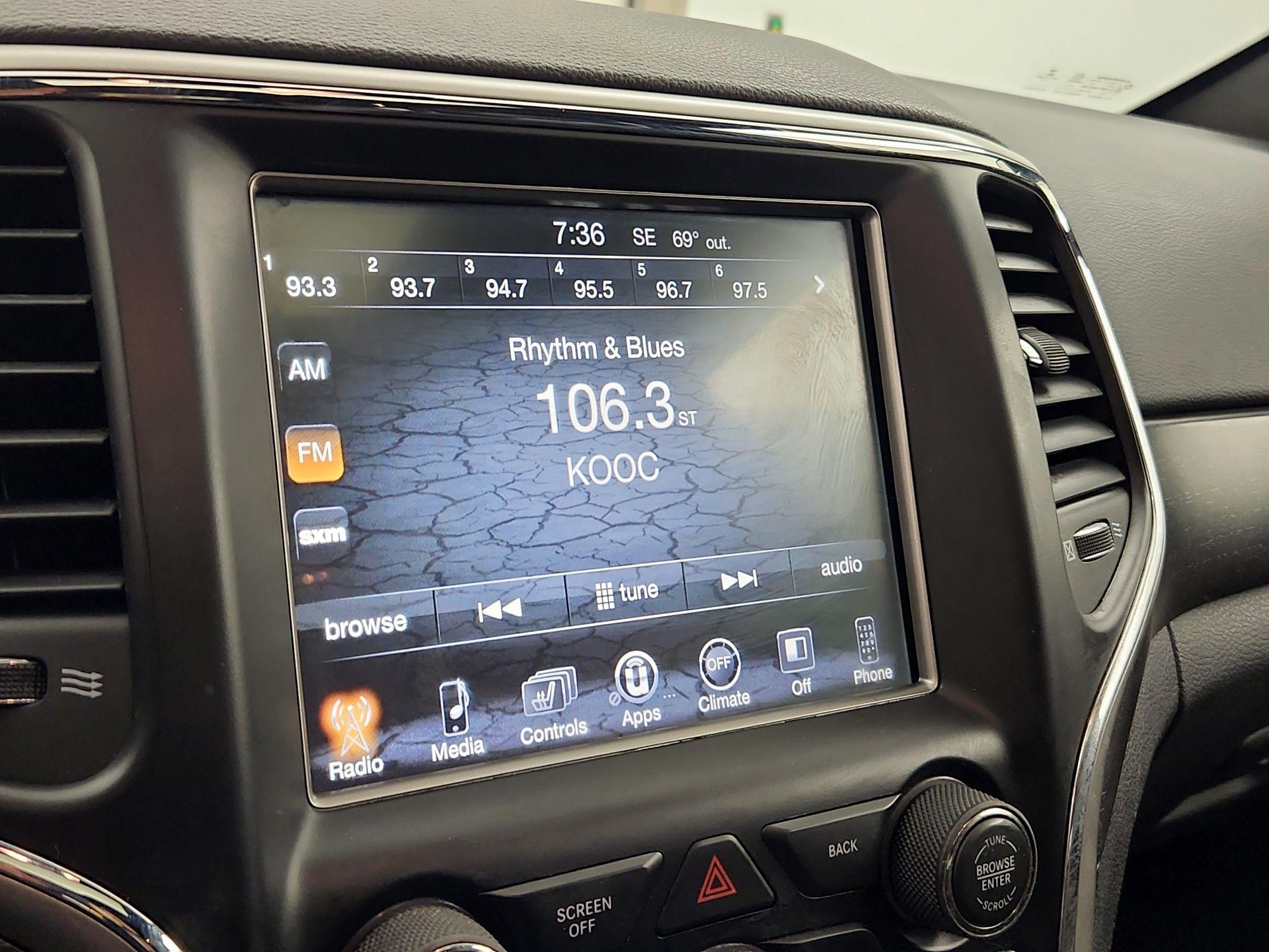 Thumbnail: 2017 Jeep Grand Cherokee - 15