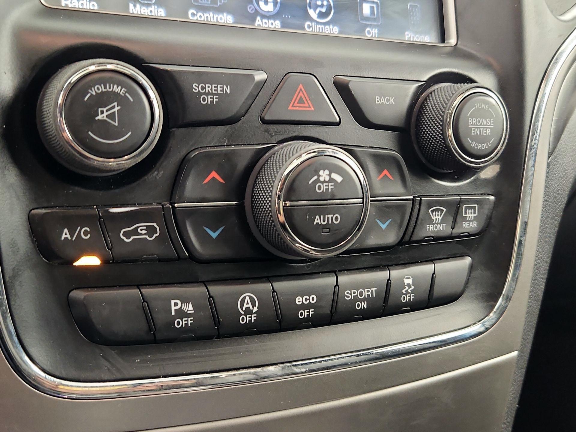 Thumbnail: 2017 Jeep Grand Cherokee - 16