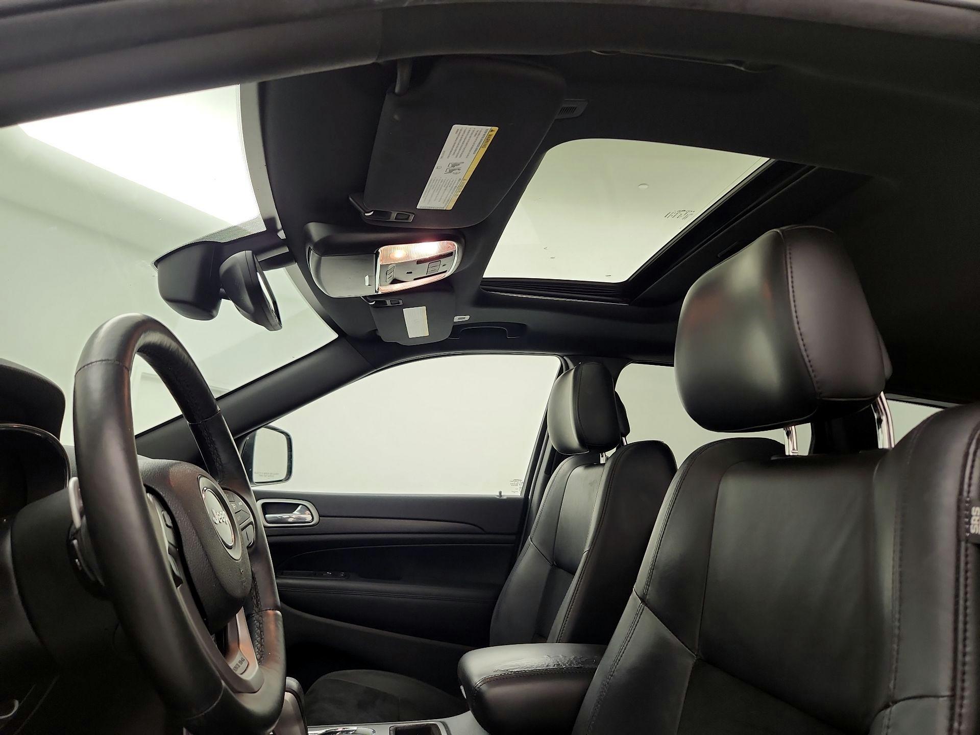 Thumbnail: 2017 Jeep Grand Cherokee - 18